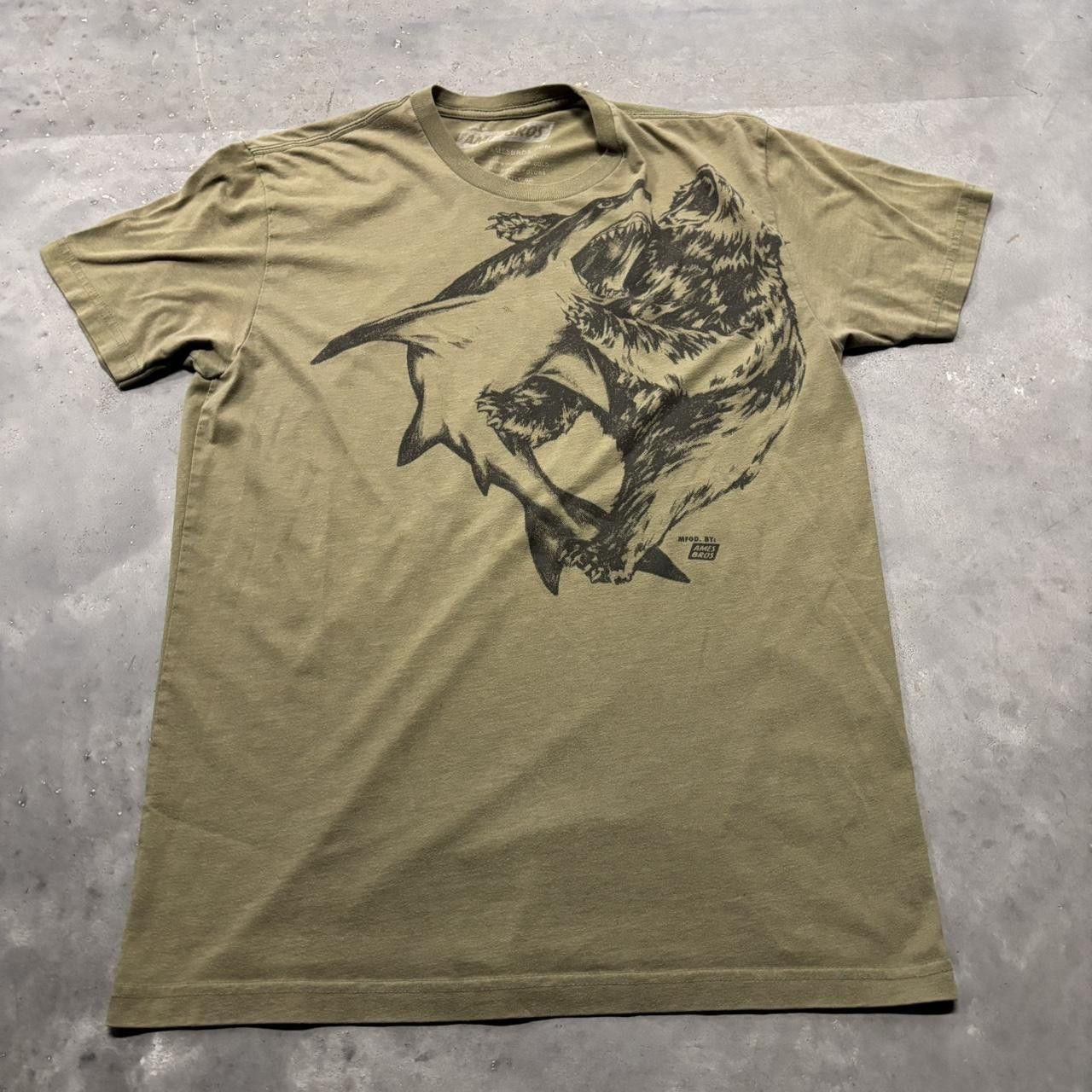 Japanese Brand × Vintage Crazy Vintage Y2K/2000s Grunge Shark Vs. Bear Graphic Tee! Size US M / EU 48-50 / 2 - 1 Thumbnail