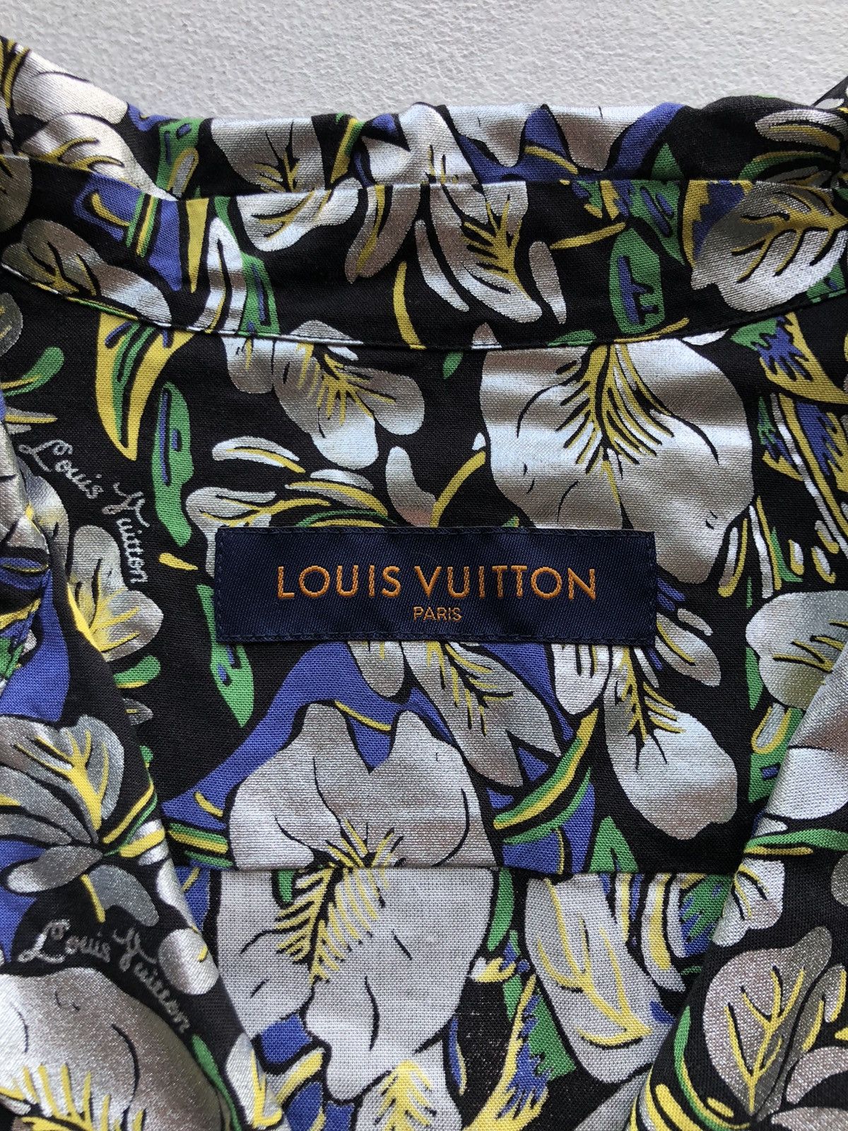 Louis Vuitton Louis Vuitton Hawaii Flowers Shirt Very Rare Made in Italy Size US XL / EU 56 / 4 - 9 Thumbnail