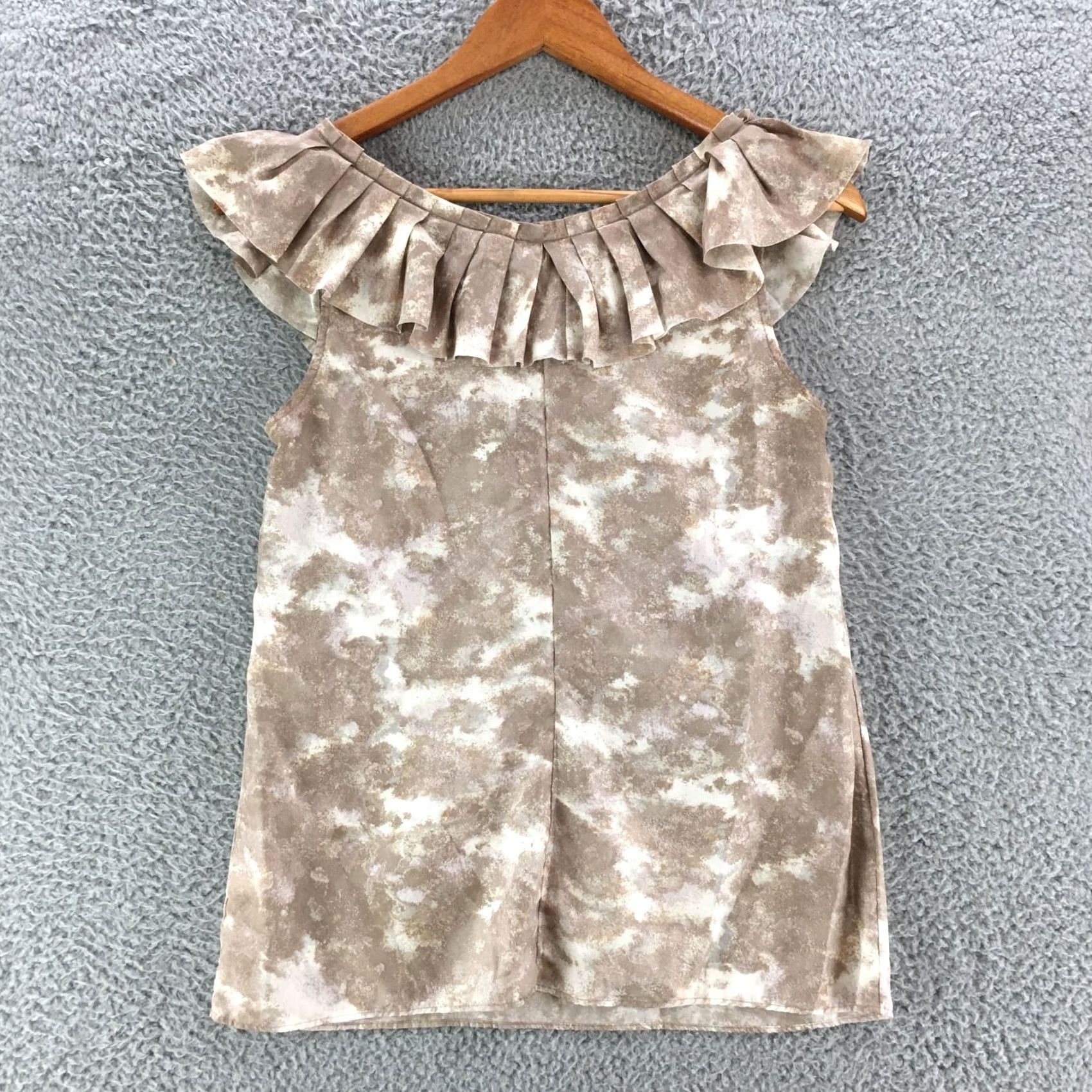 Banana Republic VINTAGE Banana Republic Ruffle Tank Top Womens XS Beige Tie Dye Silk Sleeveless Casual Size XS / US 0-2 / IT 36-38 - 6 Thumbnail