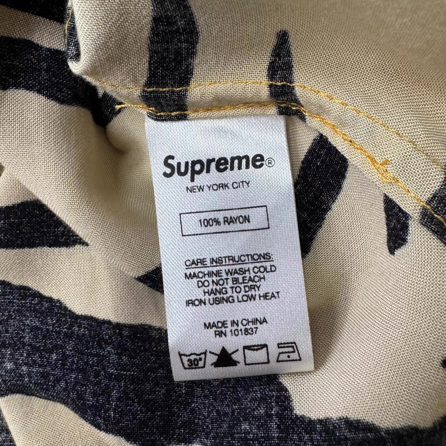 Supreme Supreme Tiger Print Short Sleeve Shirt Q10 Size US L / EU 52-54 / 3 - 3 Thumbnail