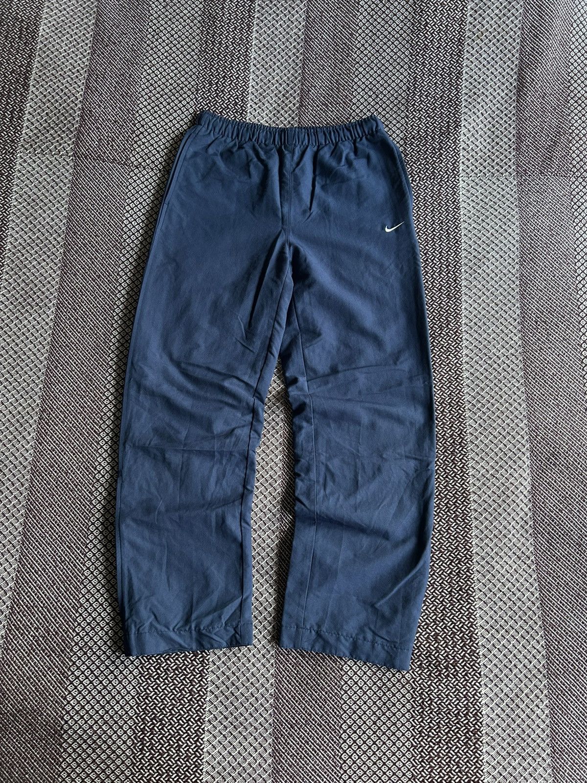 Nike × Vintage Vintage Nike Y2K Nylon Baggy Sportswear Track Pants Blue Size 25" / US 0 / IT 36 - 1 Thumbnail