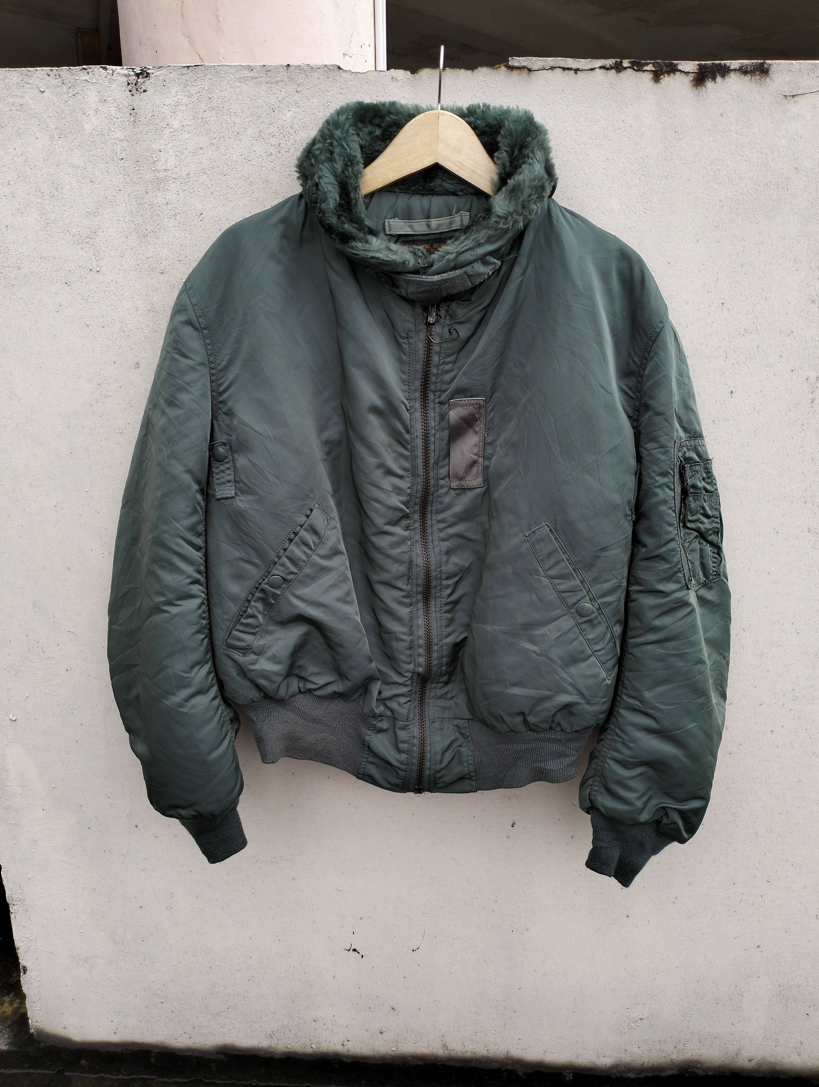 image of Bomber B-150 Alpha Industries in Green, Men's (Size Large)