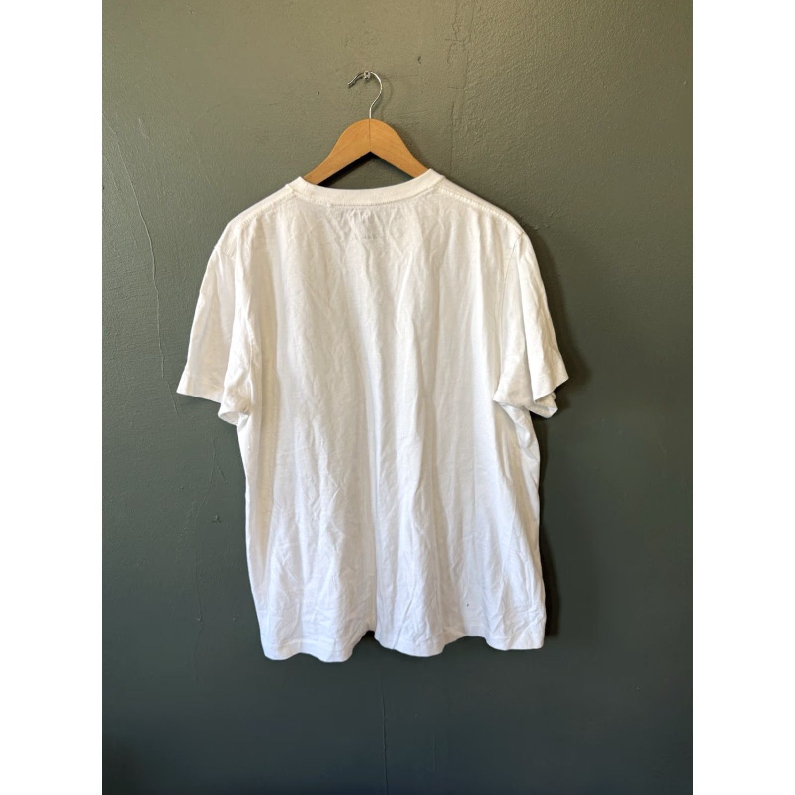 Uniqlo VINTAGE Uniqlo x Kaws Mens White Short Sleeve Graphic Pocket T-shirt XL Size US XL / EU 56 / 4 - 2 Thumbnail