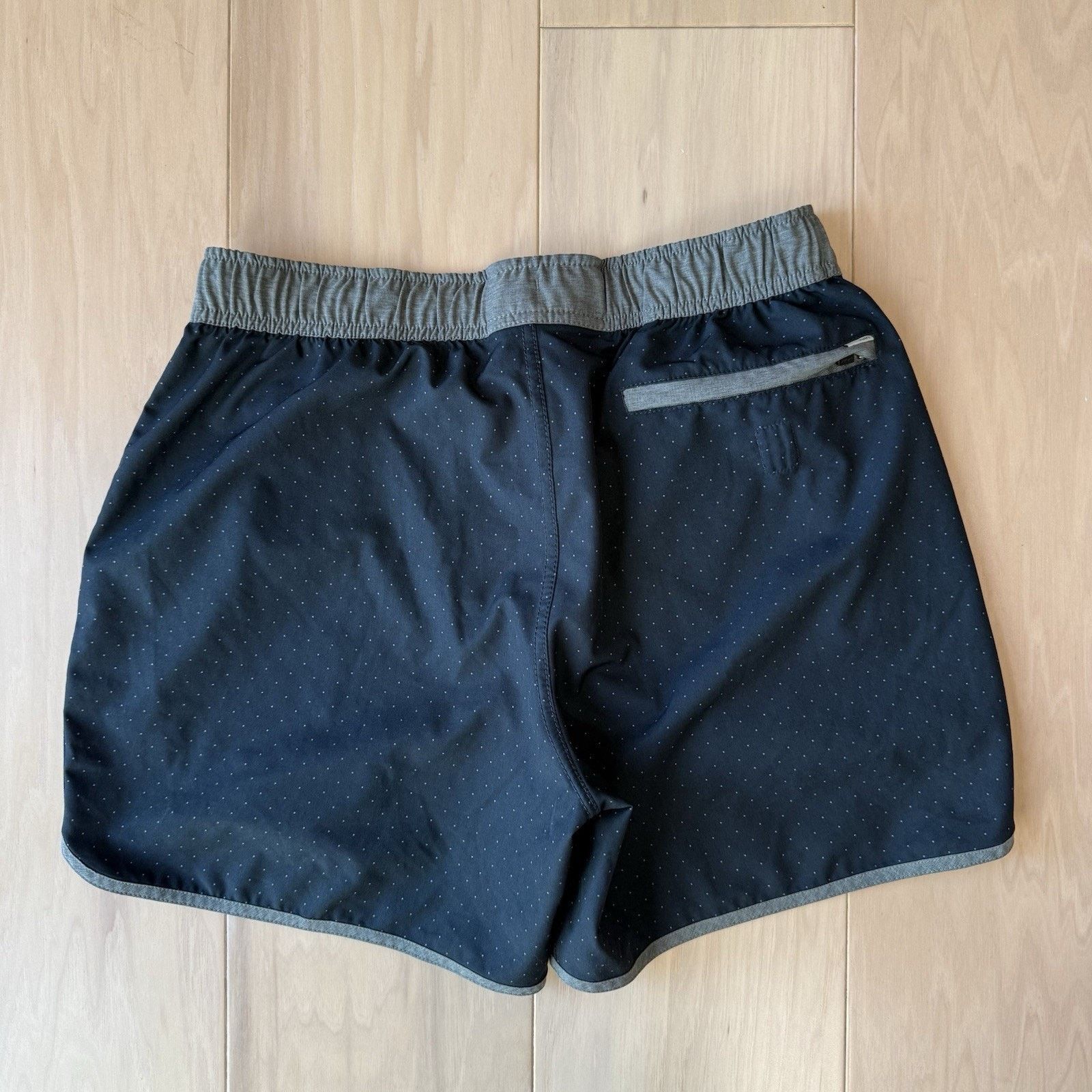 Vuori Vuori Banks Shorts Medium Black 5" Lightweight Workout Size US 29 - 6 Thumbnail