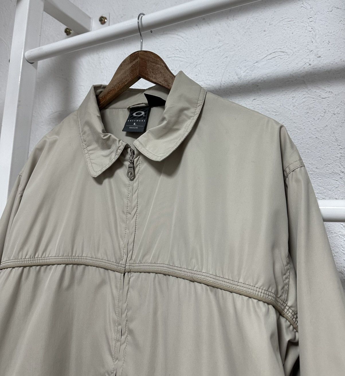 Oakley Vintage Oakley Windbreaker Jacket Size L Y2K Style Size US L / EU 52-54 / 3 - 2 Thumbnail