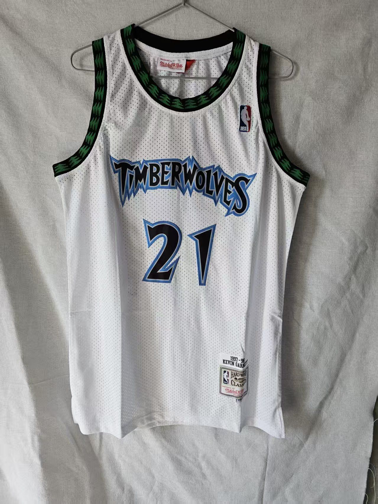 NBA Timberwolves 21 Garnett Jersey Stitched White Size US M / EU 48-50 / 2 - 1 Thumbnail