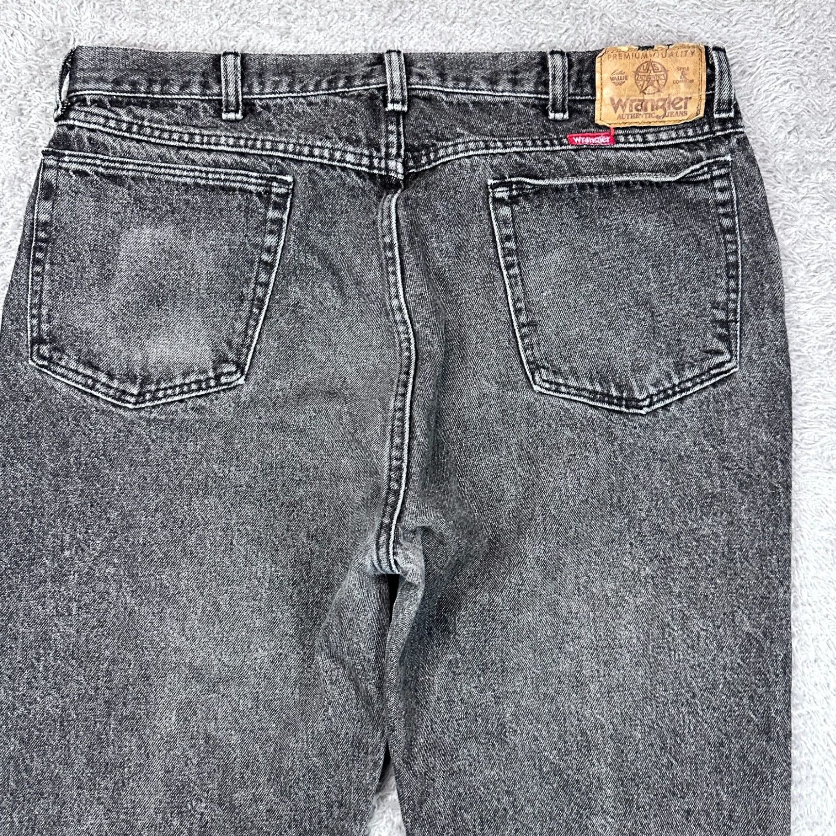 Wrangler VINTAGE Wrangler Rugged Wear Jeans 35x33 Black USA Mens Regular 90s Cowboy USA 5-Pocket Denim Jeans Size US 35 - 5 Thumbnail
