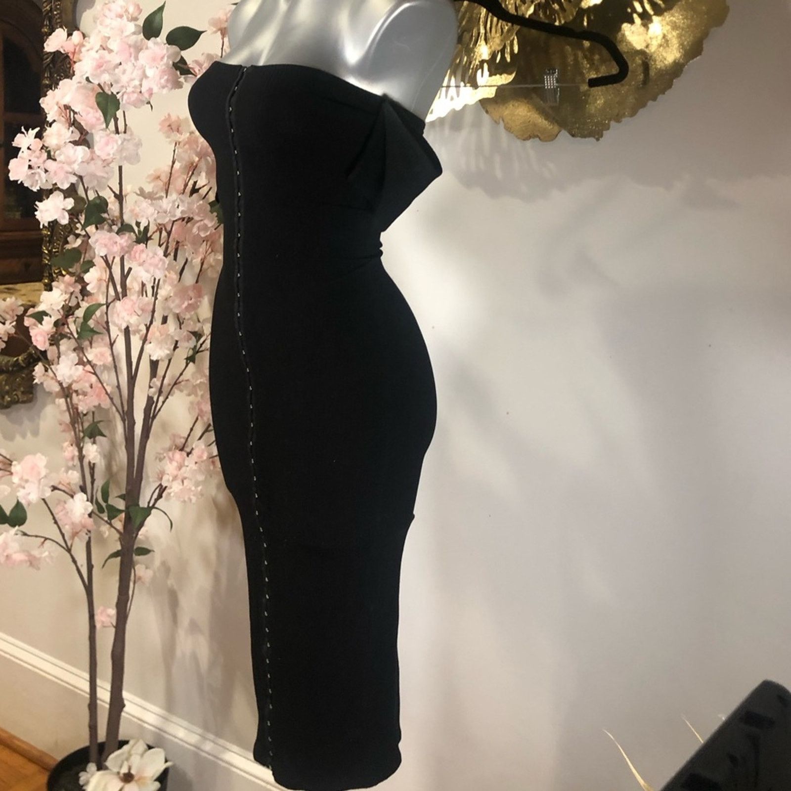 Reformation Reformation Dress Body con front clasp row design Size M / US 6-8 / IT 42-44 - 8 Thumbnail