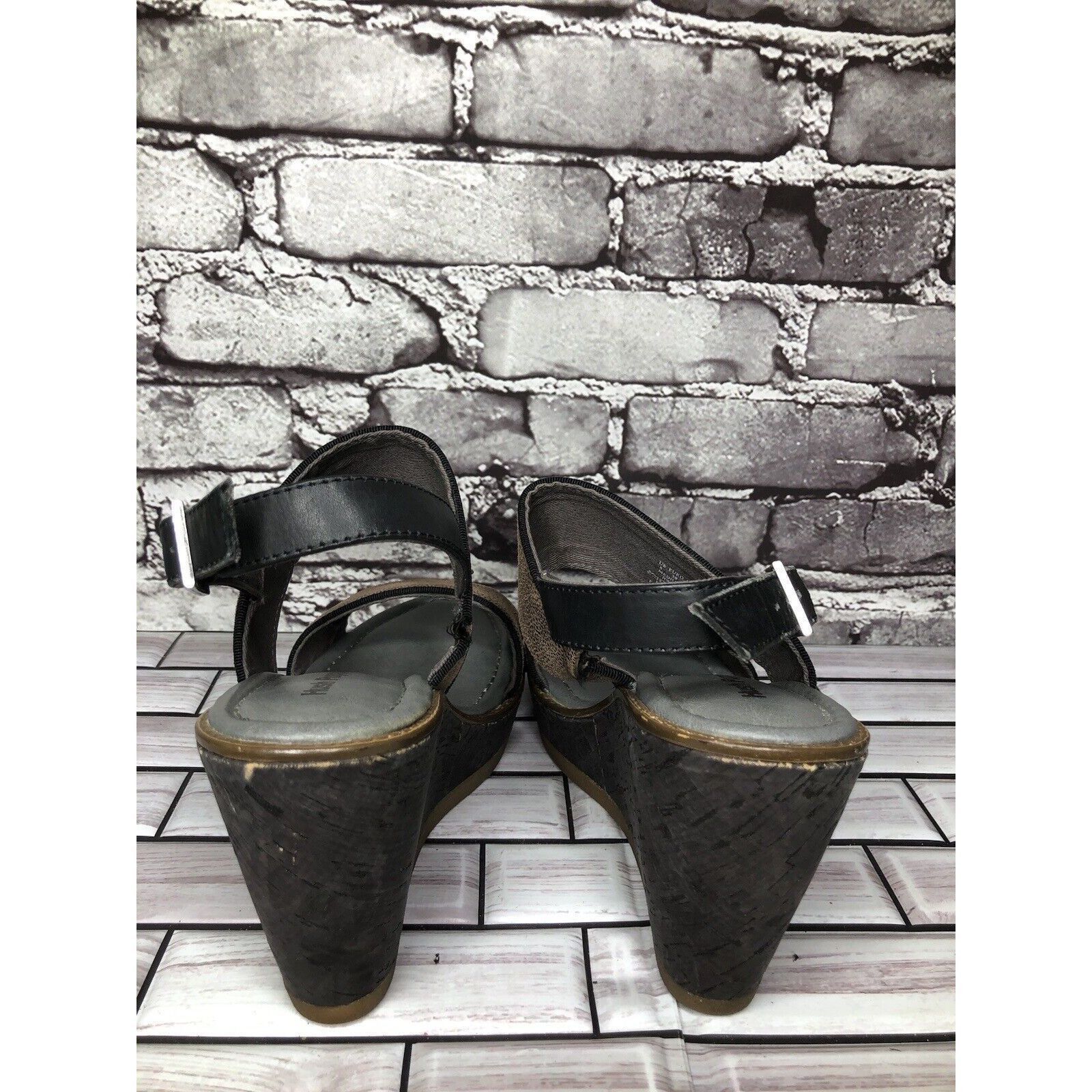Hush Puppies Hush Puppies Taupe Leather Polka Dot Platform Wedges Sandals Size US 8 / IT 38 - 3 Thumbnail