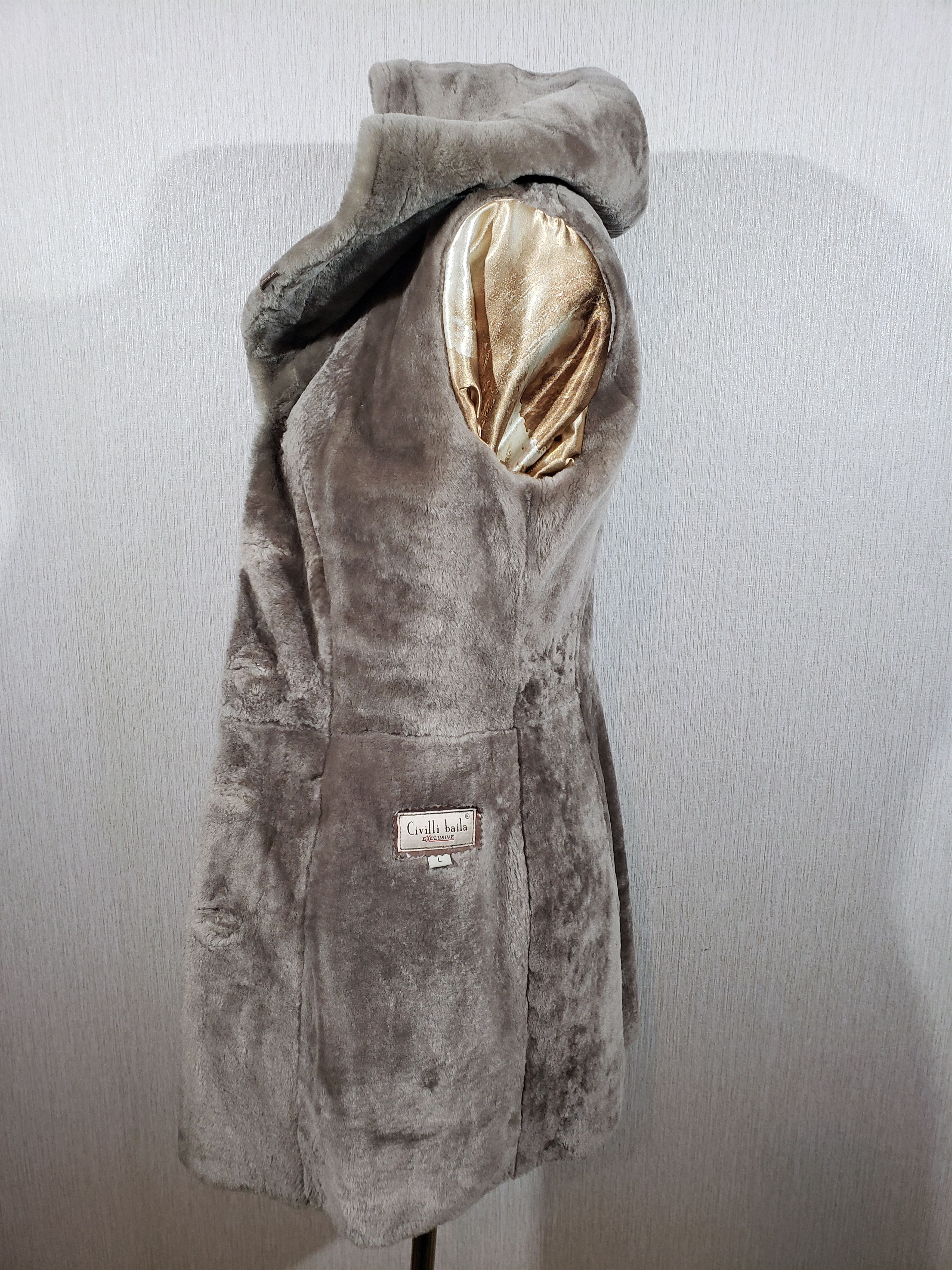 Other Wonderful women's warm fur jacket with a hood. Size M / US 6-8 / IT 42-44 - 9 Thumbnail