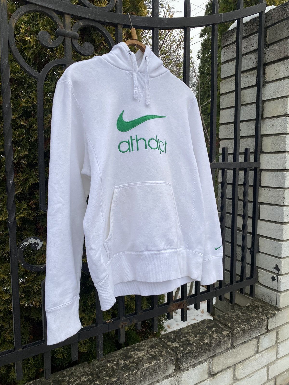 Nike × Vintage Vintage Nike Center Logo Swoosh Hoodie ATHDPT White M Y2K Size US M / EU 48-50 / 2 - 2 Thumbnail