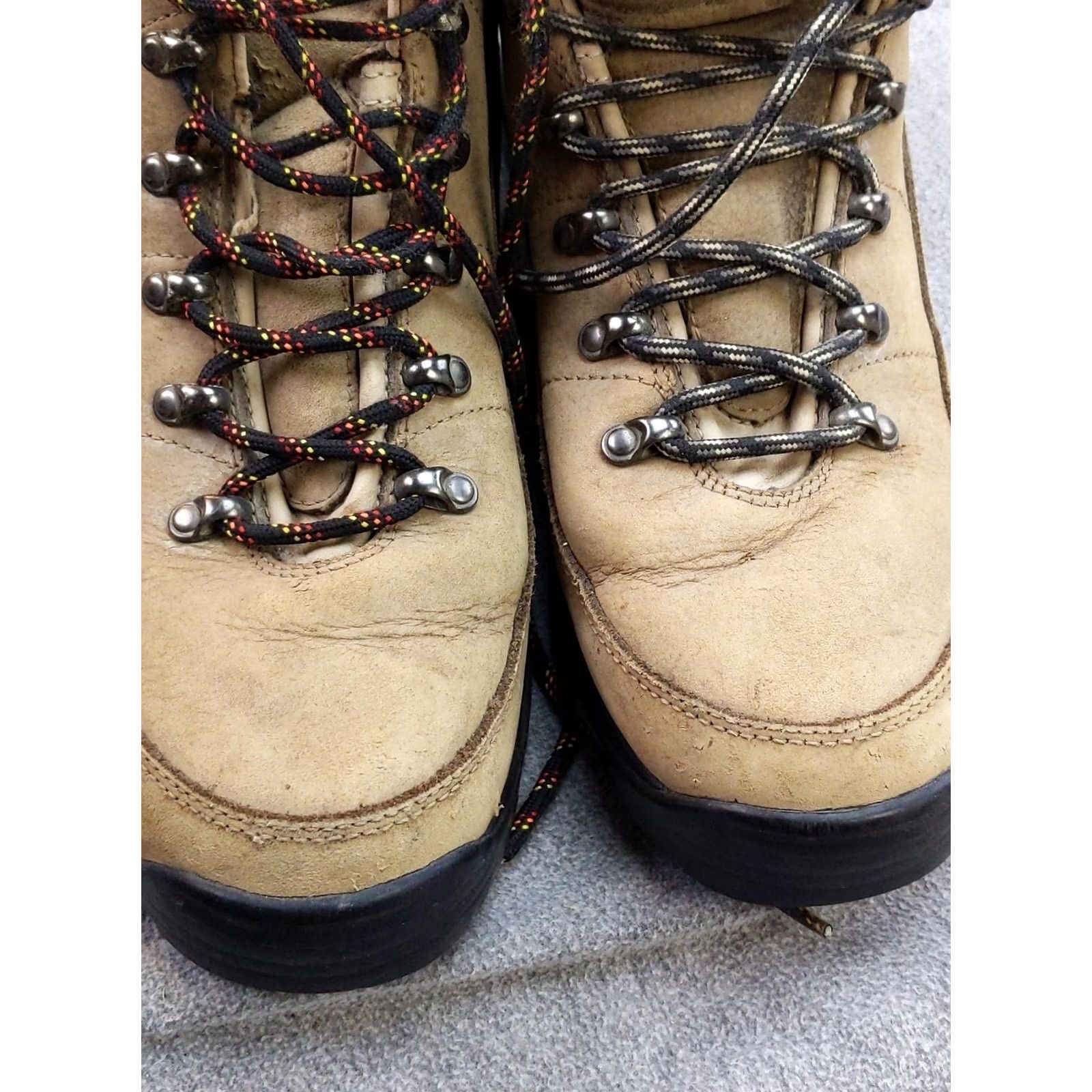 Vibram Montrail Womens 9.5 Beige Nubuck Mid Top Hiking Sneakers Vibram Shoes 41 EU 9.5 41 Size L / US 10 / IT 46 - 5 Thumbnail