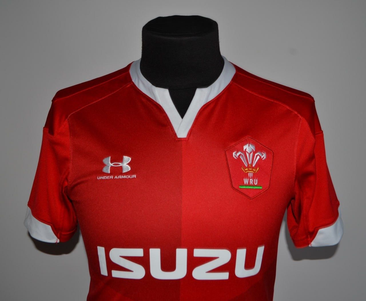 Under Armour Welsh Rugby WRU Red Jersey Shirt Isuzu Under Armour Size US S / EU 44-46 / 1 - 2 Thumbnail