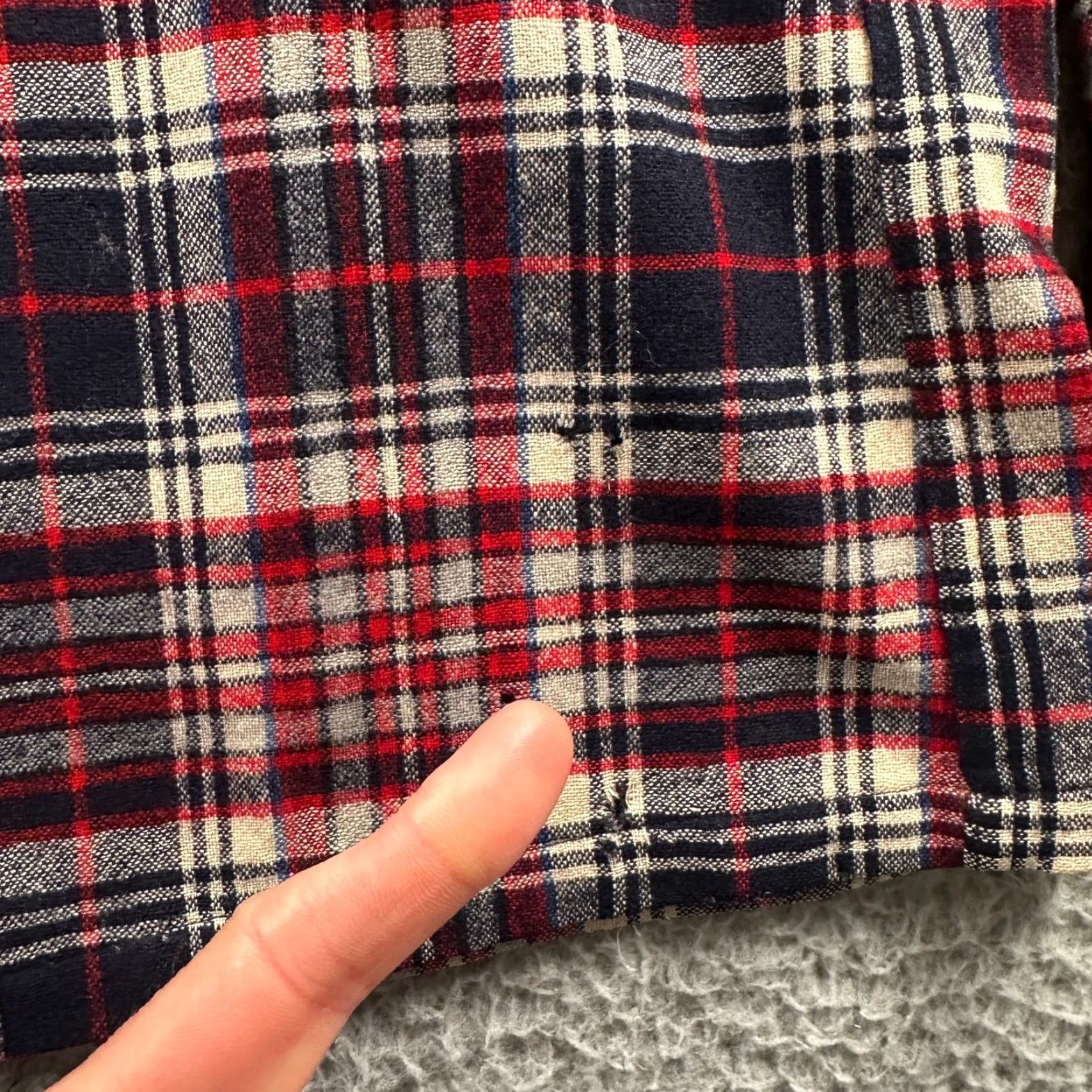 Pendleton Pendleton Wool Board Shirt Mens M Red Navy Plaid Button Front Virgin Wool USA Size US M / EU 48-50 / 2 - 4 Thumbnail