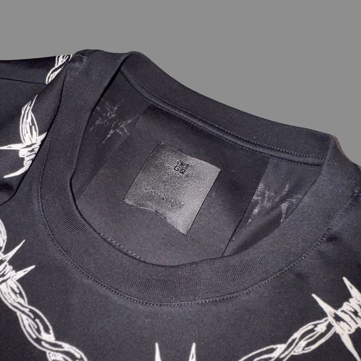 Givenchy Givenchy gothic t shirt Size US XL / EU 56 / 4 - 9 Thumbnail