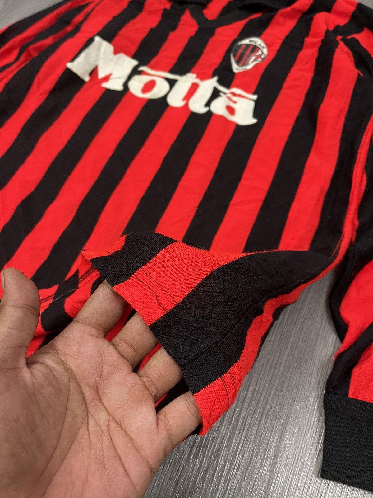 Vintage Vintage AC Milan 100%Acrylic Long Sleeve Supporter Jersey Size US M / EU 48-50 / 2 - 6 Thumbnail