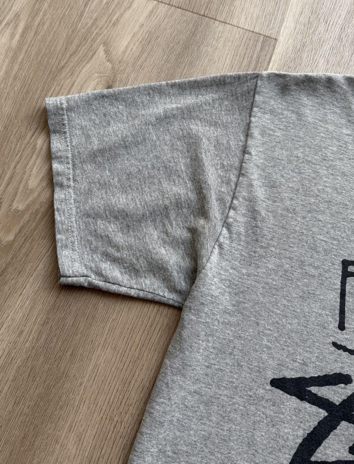 Stussy Vintage Stussy World Famous Gray T-Shirt Big Logo Tee Size US M / EU 48-50 / 2 - 2 Thumbnail