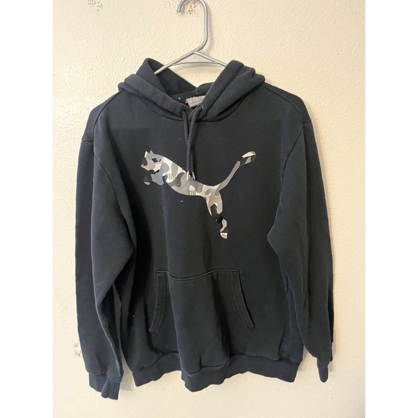 Puma PUMA Pullover Hoodie Sweatshirt Mens M Black Logo Front Kangaroo Pocket Front Logo Sleeve Logo Front Hoodie Pullover Size US M / EU 48-50 / 2 - 2 Thumbnail