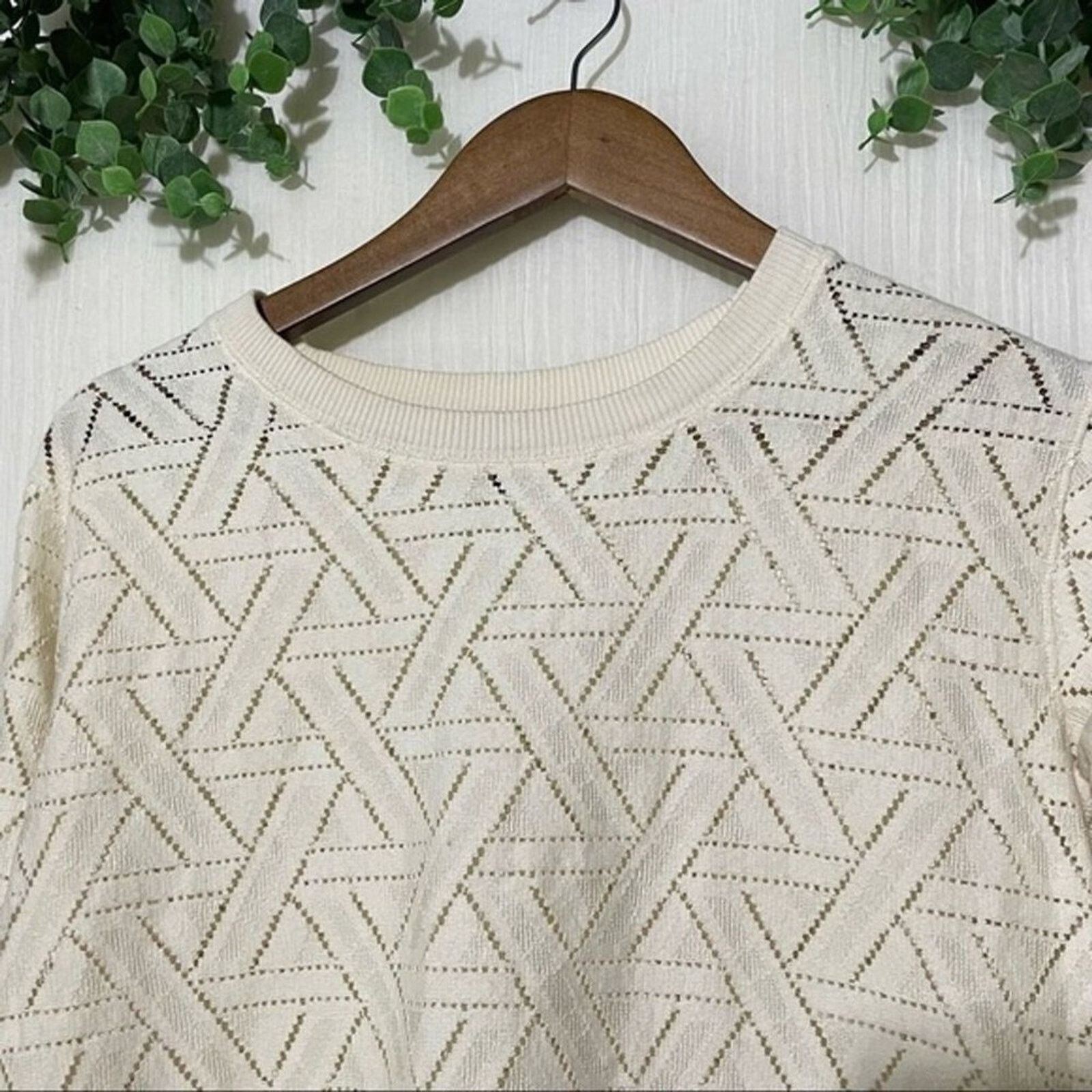 Banana Republic Banana Republic Top Pullover Eyelet Side Slit Ivory Small Size S / US 4 / IT 40 - 8 Thumbnail
