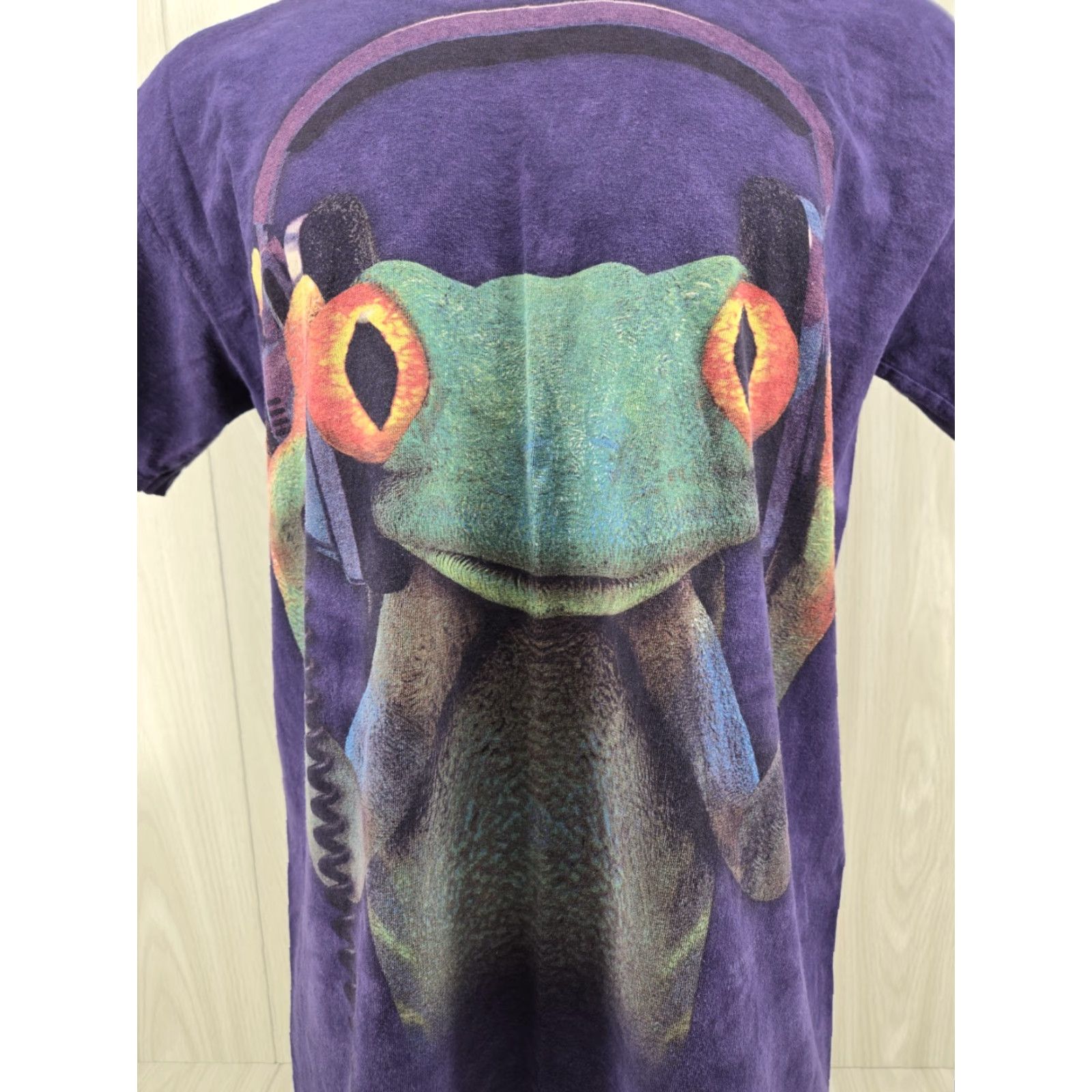 The Mountain VINTAGE The Mountain Rainforest Cafe Manimals Frog Purple T-Shirt Size L Unisex Adults Short Sleeve Crew Neck 2011 Graphic Tee Size US L / EU 52-54 / 3 - 3 Thumbnail
