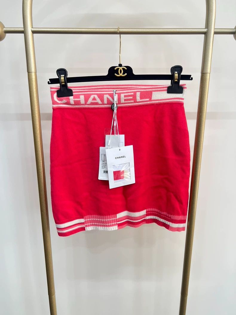 Chanel Chanel Logo Knitted Skirt with Buckle- DMC Size 34" / US 12 / IT 48 - 1 Thumbnail
