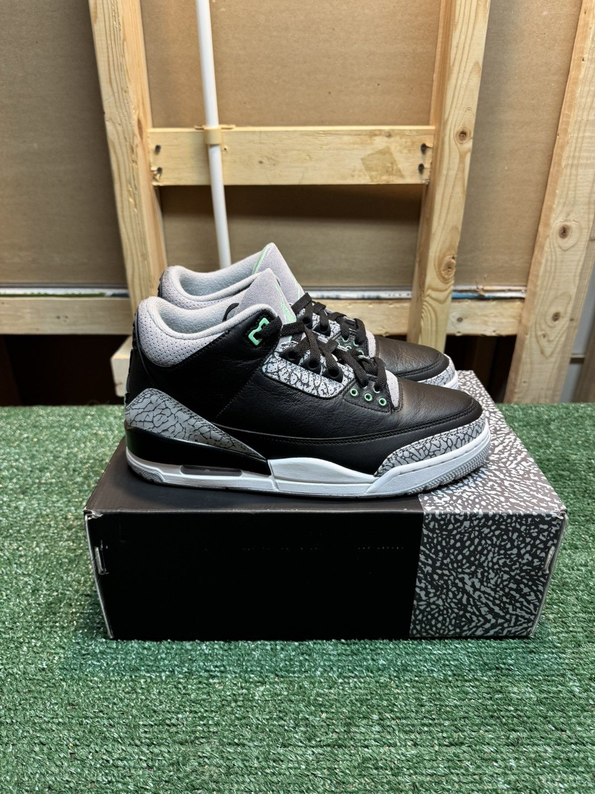 Jordan Brand Jordan Retro 3 Green Glow Size 9 Size US 10.5 / EU 43-44 - 9 Thumbnail