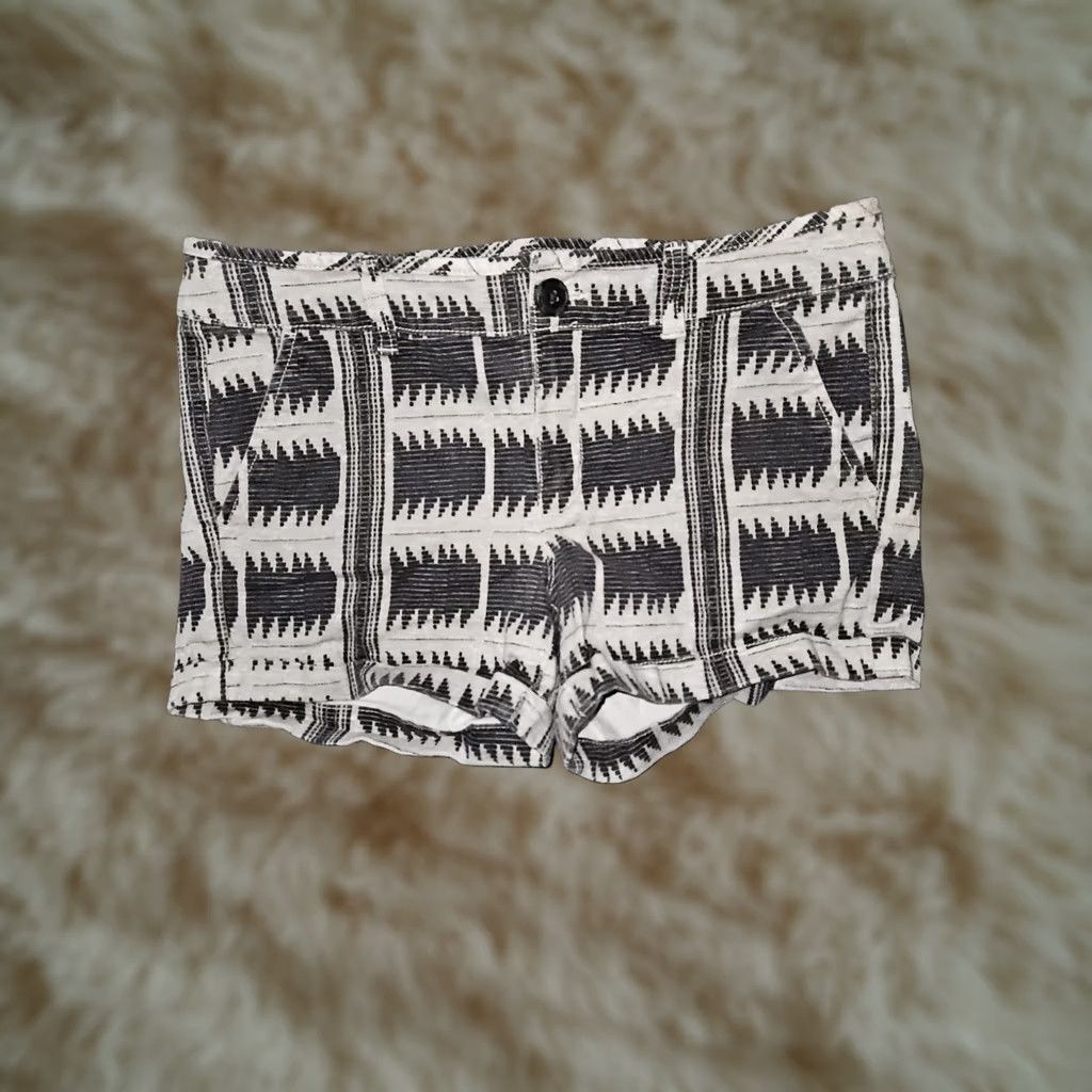 American Eagle Outfitters VINTAGE American Eagle Midi Shorts Women 8 Black Gray Aztec Cuffed Low Rise Slim Stretch Pockets Mens Womens Girls? Size 30" / US 8 / IT 44 - 1 Thumbnail