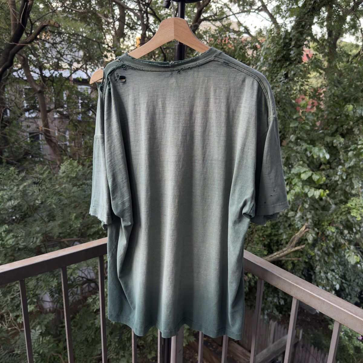Vintage Carhartt Faded Thrashed Distressed Tee Oversized ERD Grunge Size US L / EU 52-54 / 3 - 2 Thumbnail