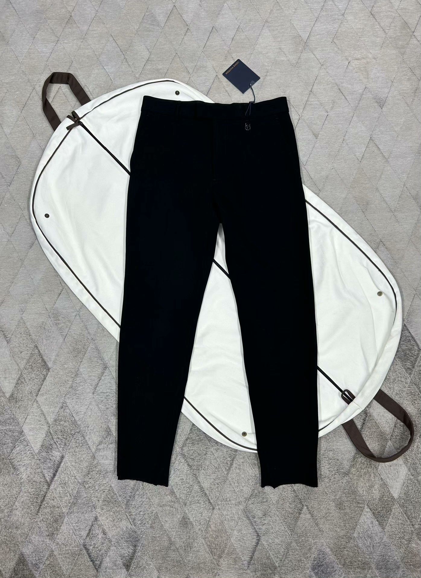 Louis Vuitton Louis Vuitton Metal Logo Wool Trousers Size US 30 / EU 46 - 1 Thumbnail