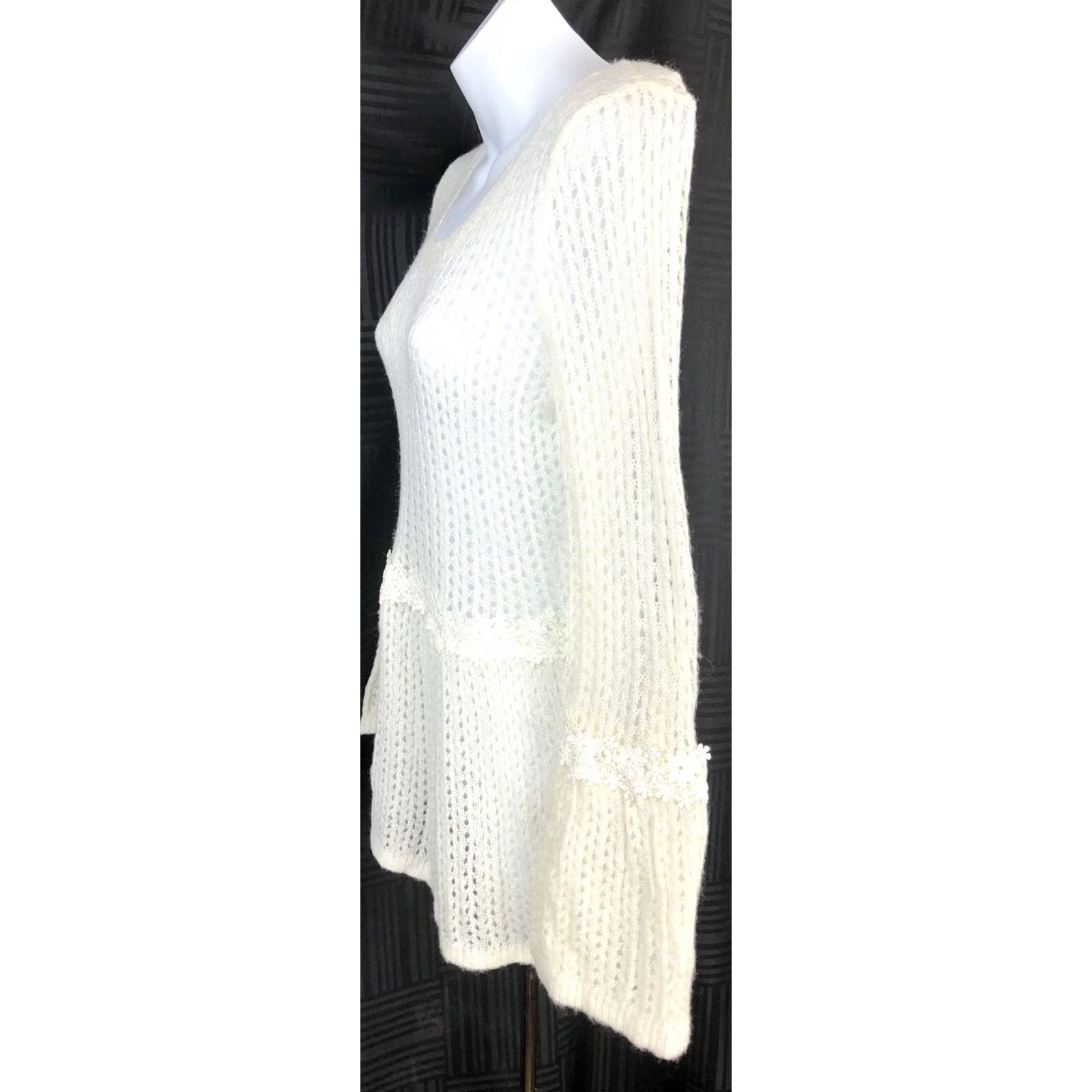 Lauren Conrad LC Crochet Top XS Ivory Flare LongSleeve Flower appliqué Fairy Romantic coquette Size XS / US 0-2 / IT 36-38 - 2 Thumbnail