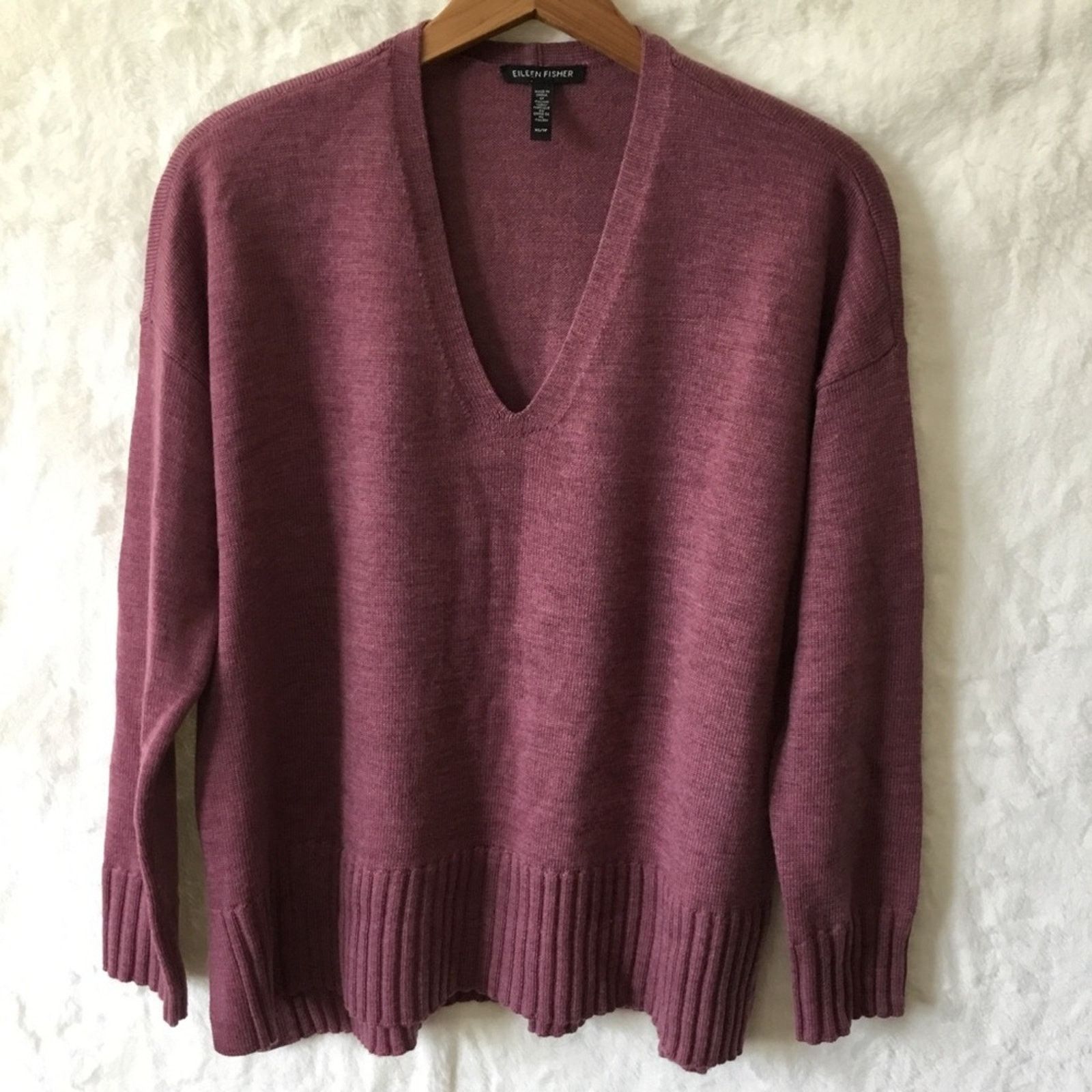 Eileen Fisher Eileen Fisher Wine Merino Wool V-Neck Sweater Size XS / US 0-2 / IT 36-38 - 1 Thumbnail