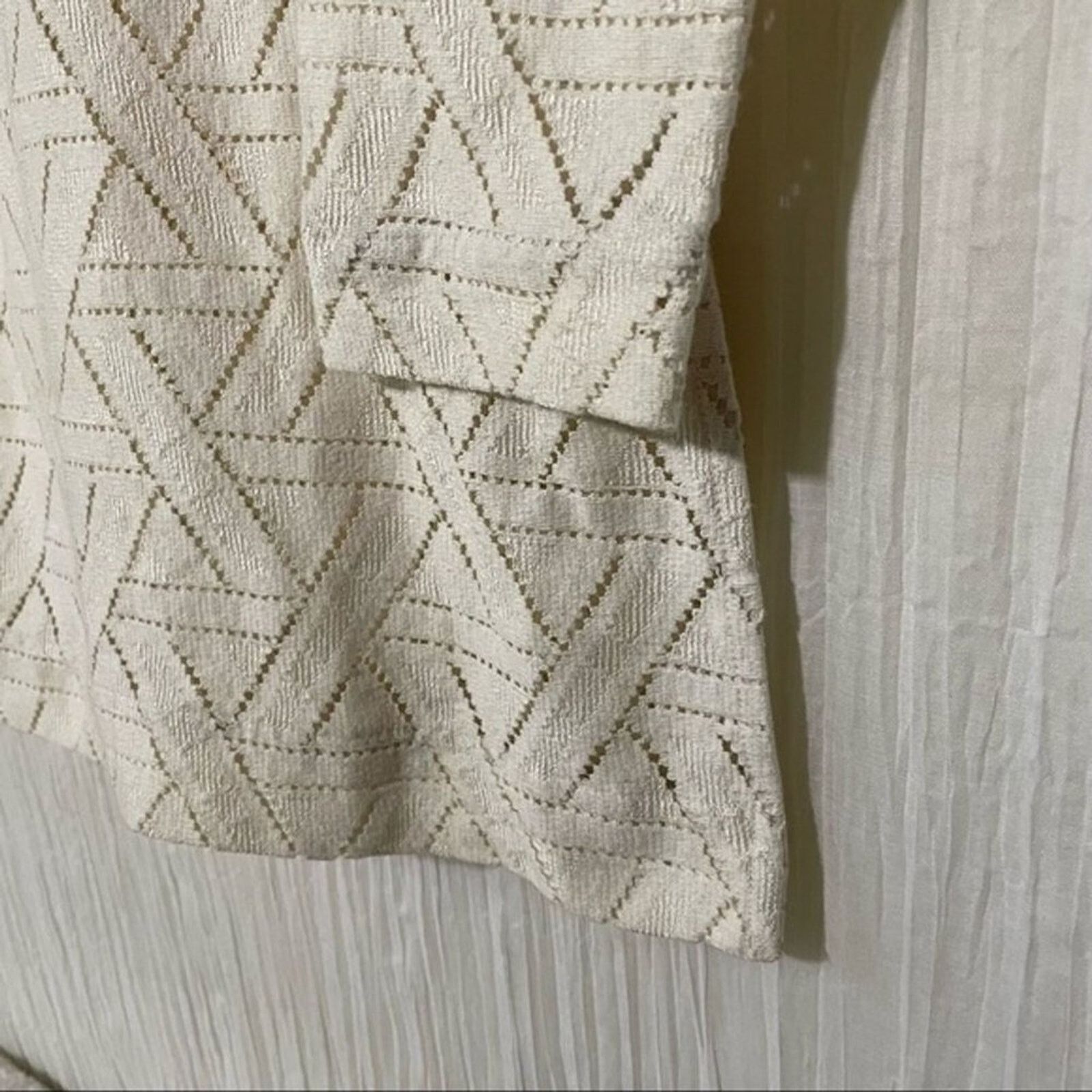 Banana Republic Banana Republic Top Pullover Eyelet Side Slit Ivory Small Size S / US 4 / IT 40 - 3 Thumbnail