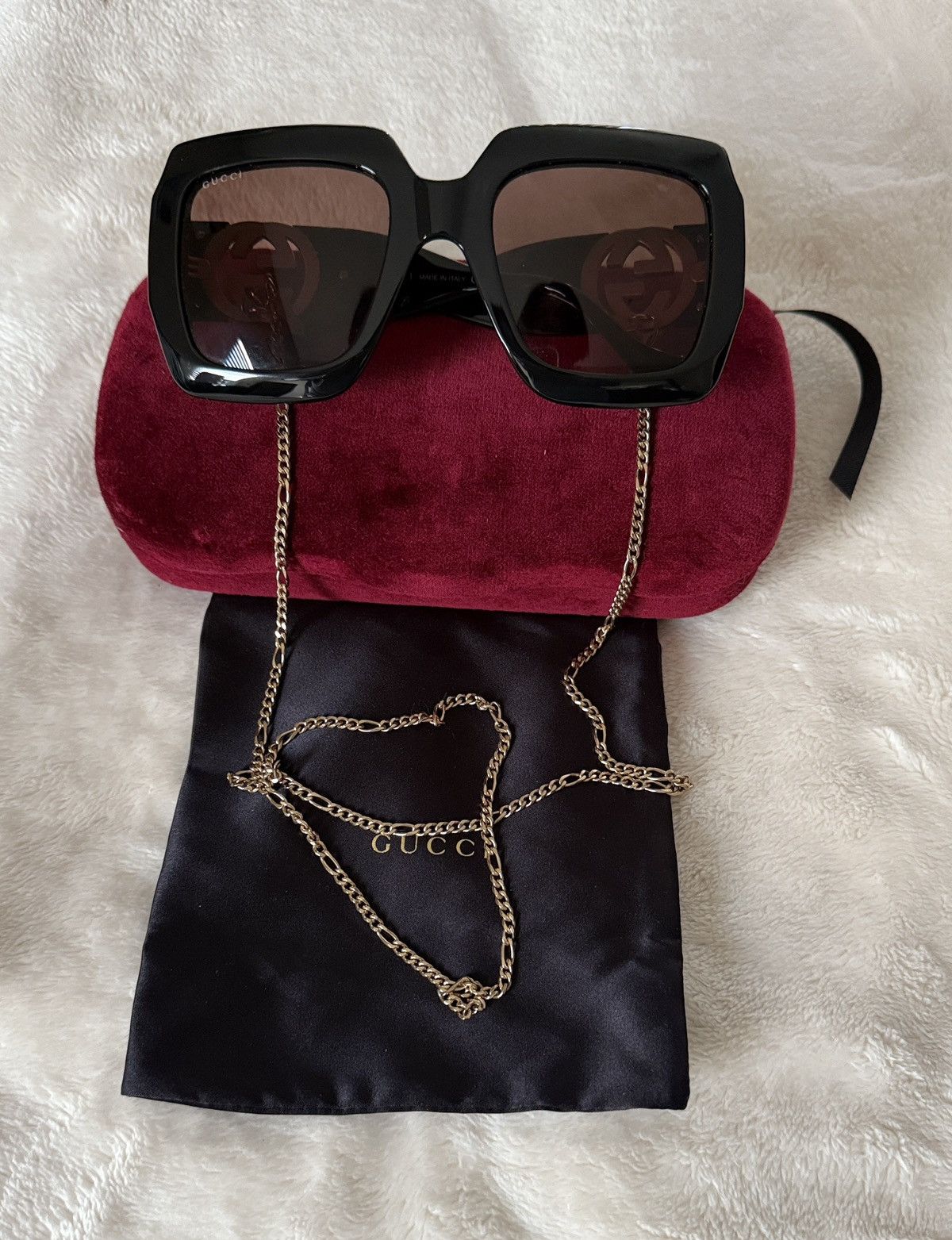 Gucci Gucci Black Sunglasses with Gold Chain Accent Size ONE SIZE - 1 Thumbnail