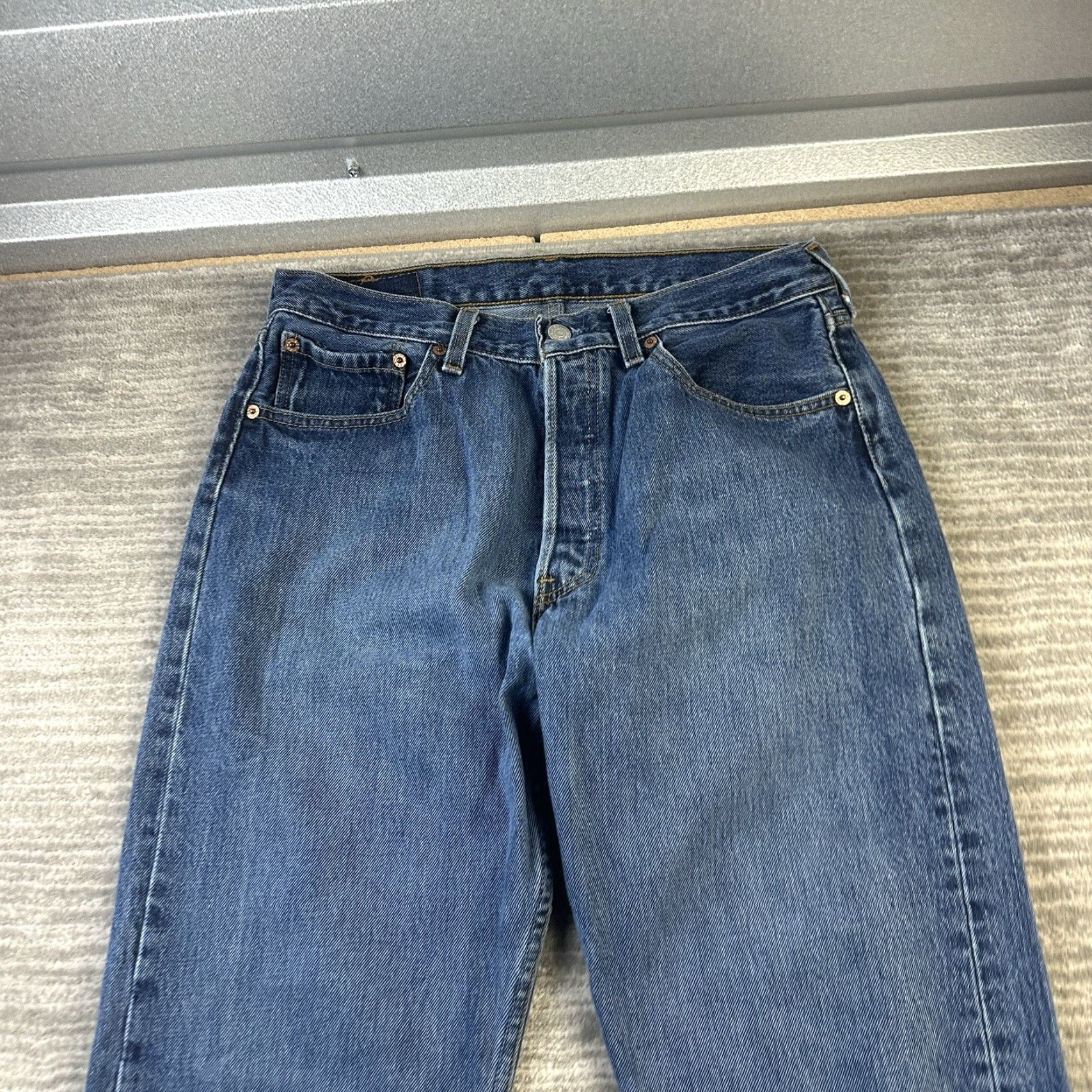 Levi's VINTAGE Levi's 501 Jeans Mens 32x32 Blue Denim Straight 1998 USA Made Size US 32 / EU 48 - 4 Thumbnail