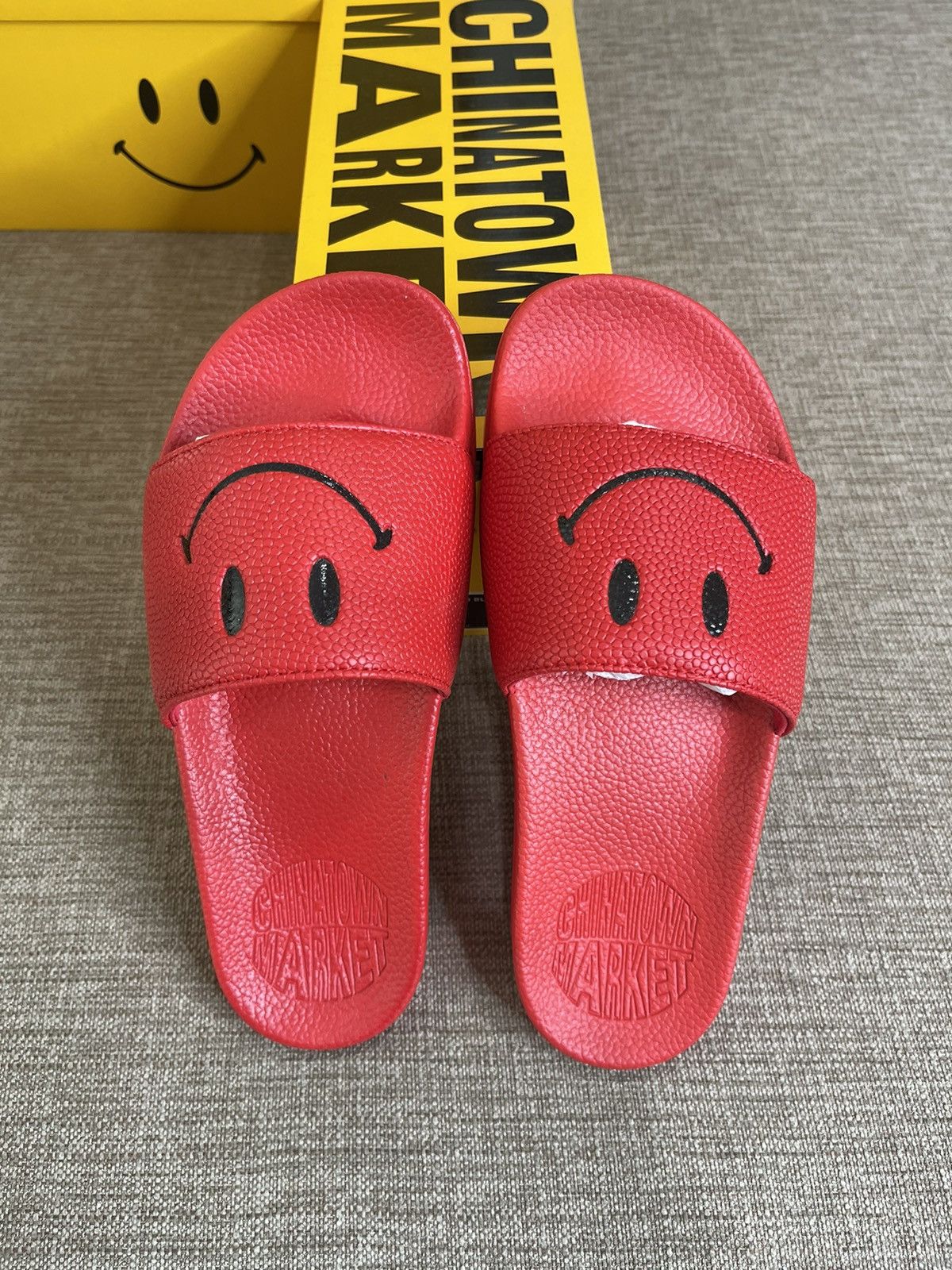 Market Chinatown Market Smiley Red Black Slides Size US 7 / EU 40 - 1 Thumbnail