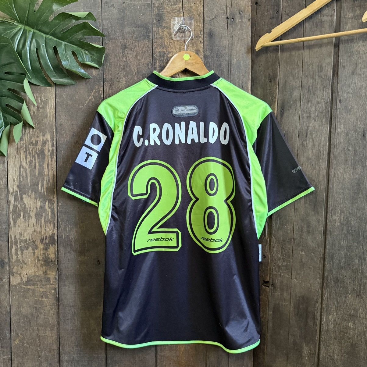 Reebok Vintage Sporting Lisbon 2001-02 Away Reebok Jersey #ronaldo Size US S / EU 44-46 / 1 - 2 Thumbnail