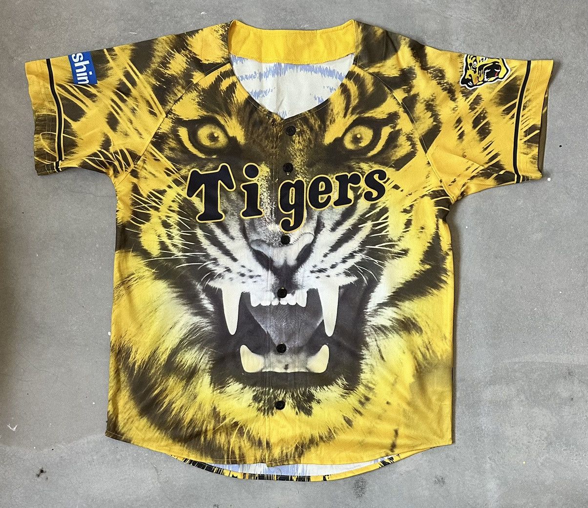 Japanese Brand VINTAGE HANSHIN TIGERS BASEBALL JERSEY Size US M / EU 48-50 / 2 - 1 Thumbnail