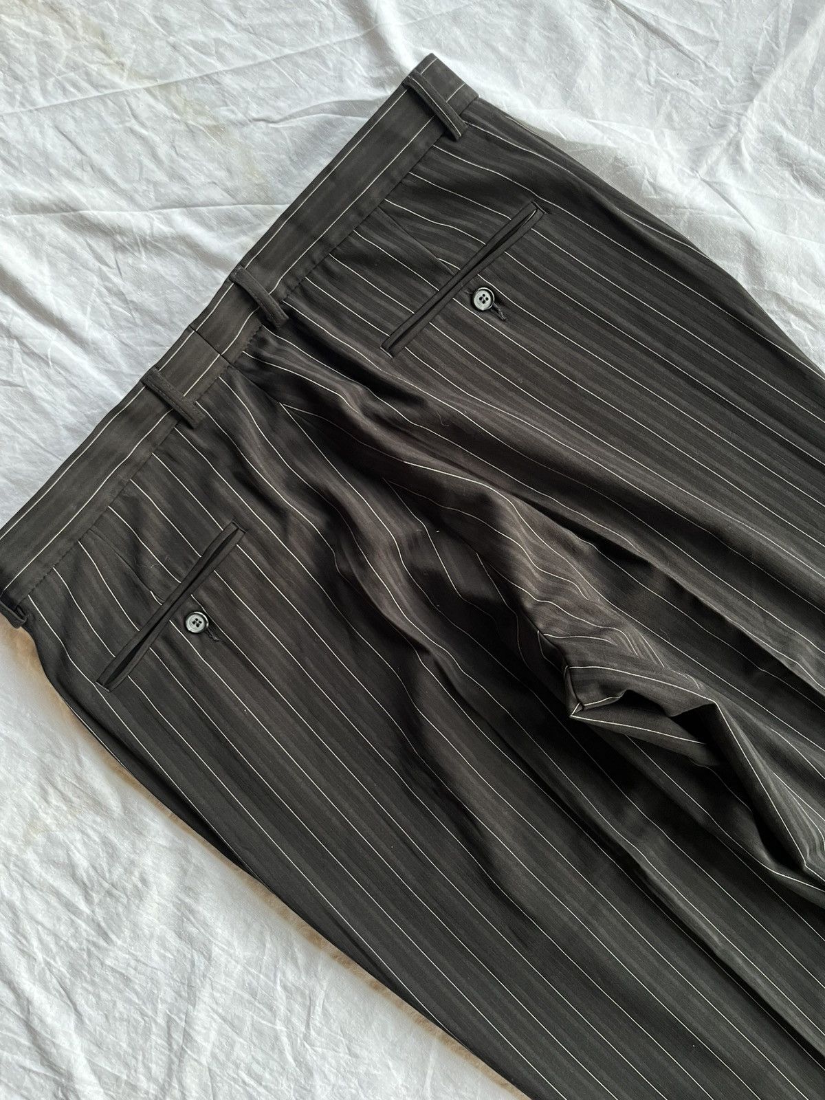 Japanese Brand Vintage Black Pinstripe Trousers Pleated Tailored Fit Y2K Size US 36 / EU 52 - 7 Thumbnail