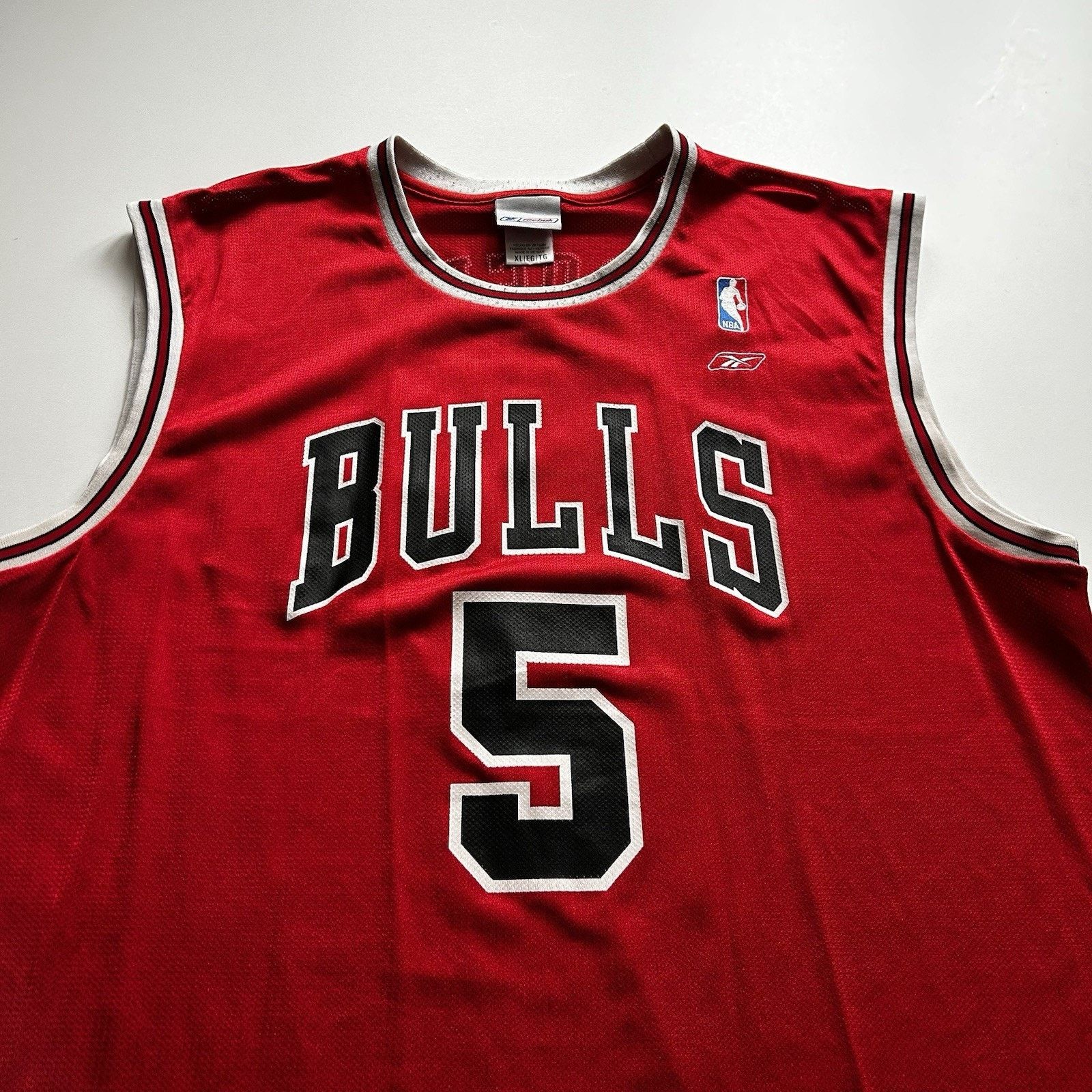 NBA Vintage Chicago Bulls Jersey Reebok Size XL Y2K NBA Rose #5 Size US XL / EU 56 / 4 - 2 Thumbnail