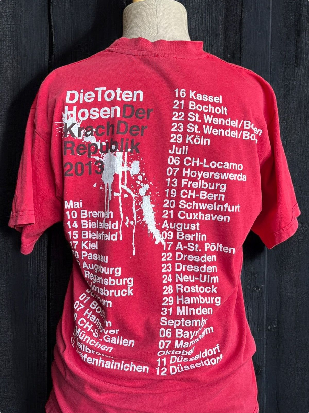 Band Tees Red T-shirt Die Toten Hosen tour Der Krach der Republik“ Size US M / EU 48-50 / 2 - 1 Thumbnail