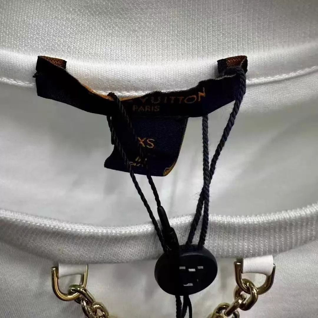 Louis Vuitton Louis Vuitton New Pocket Logo Chain T-shirt Men's OS/XS Size US XS / EU 42 / 0 - 2 Thumbnail
