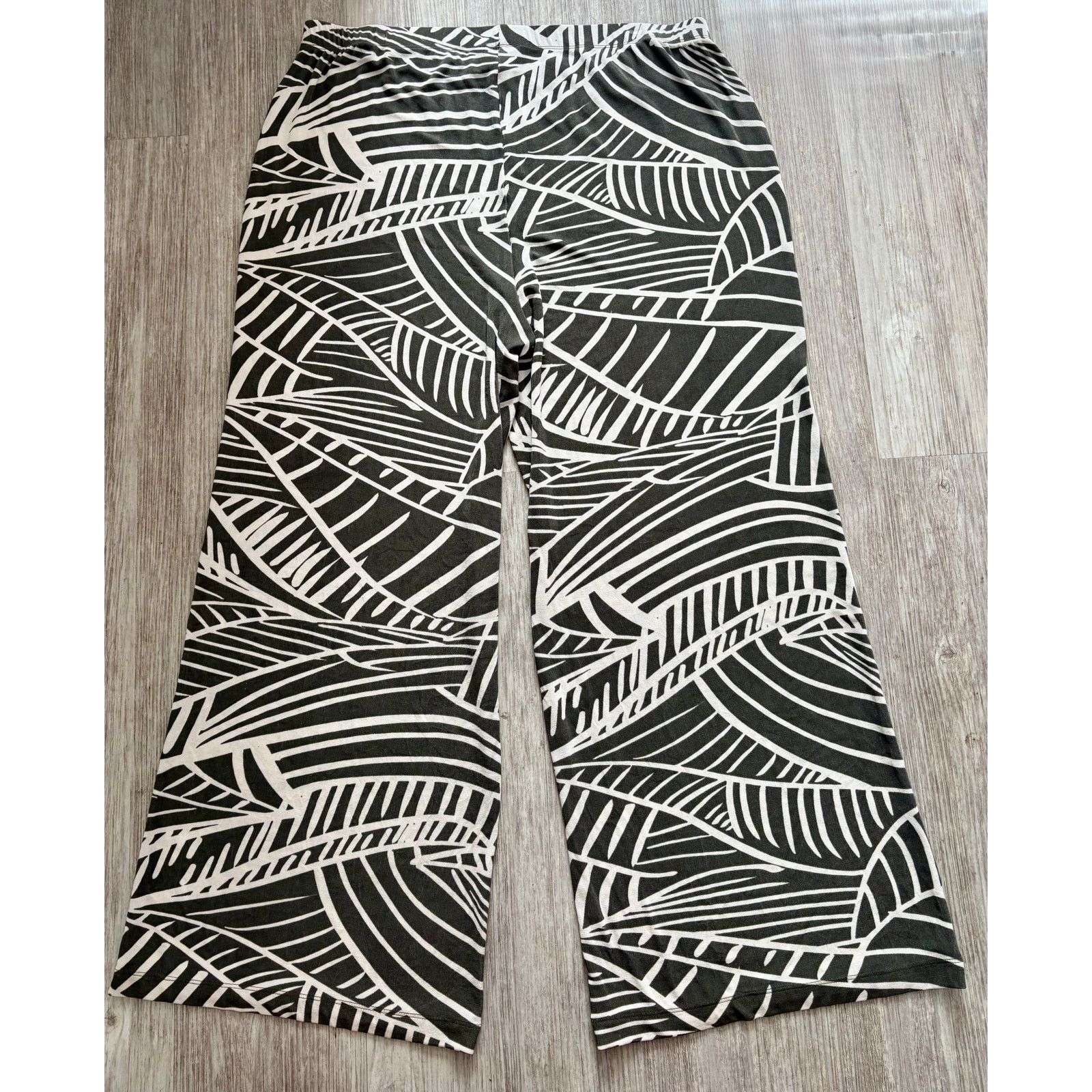Chicos Traveler's by CHICO'S | Botanical High Rise Wide Pants | 3 Size 23" - 3 Thumbnail