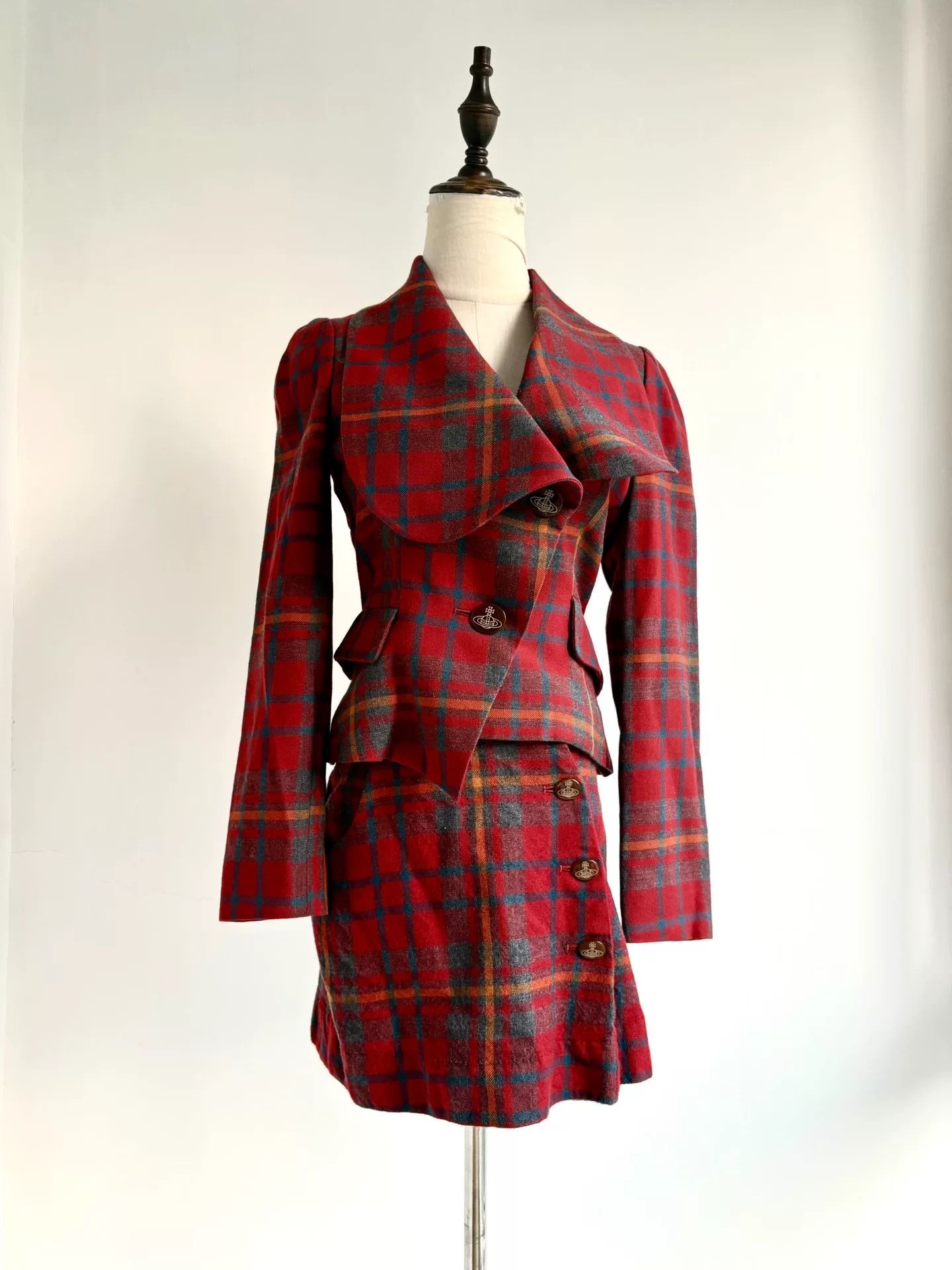 Vivienne Westwood vivienne westwood red plaid blazer and skirt set Size XL / US 12-14 / IT 48-50 - 1 Thumbnail