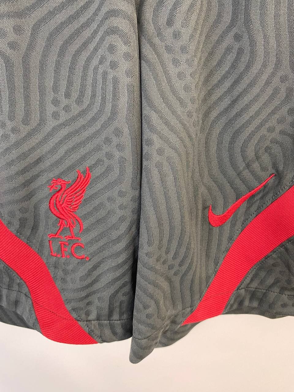 Nike LIVERPOOL TRAINING FOOTBALL SOCCER SHORTS NIKE Sz S Size US 30 / EU 46 - 2 Thumbnail