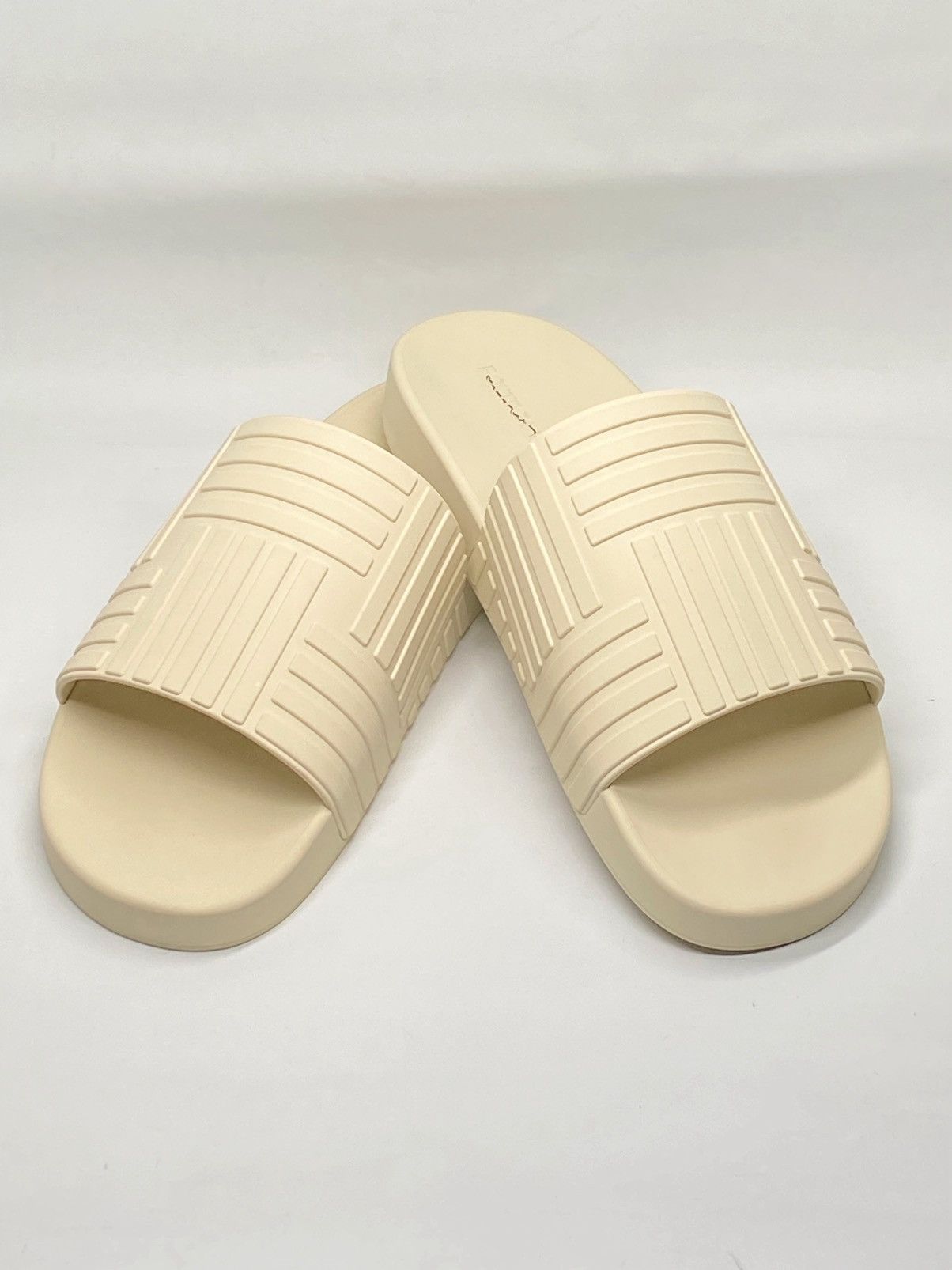 Bottega Veneta Bottega Veneta Rubber Slide Sandals size 46/us size 13 Size US 13 / EU 46 - 9 Thumbnail