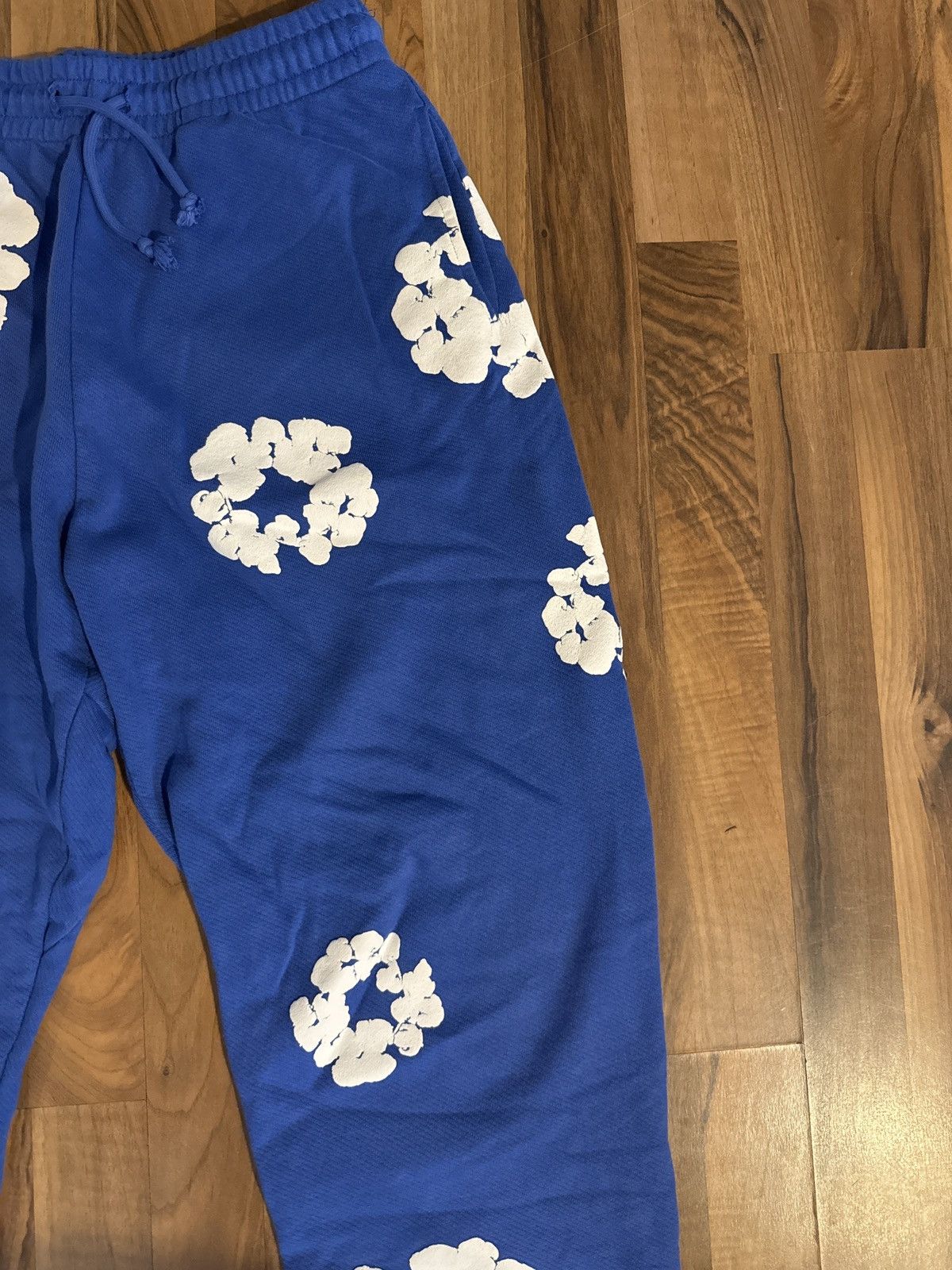 DENIM TEARS Denim Tears Blue Cotton Wreath Sweatpants Size US 32 / EU 48 - 3 Thumbnail