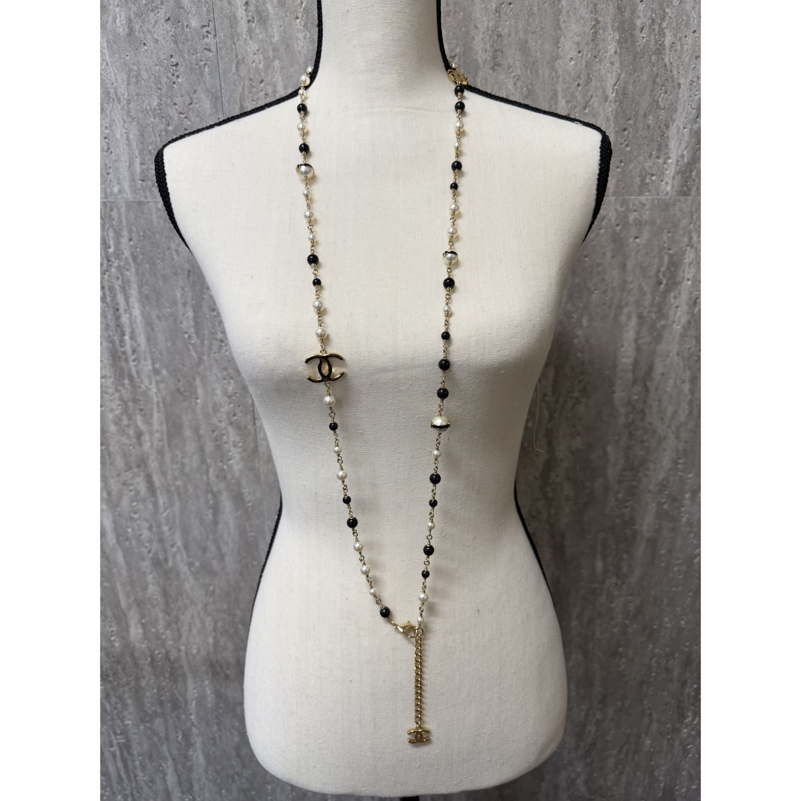 Chanel Chanel Long Pearl & Black Beaded Necklace With Gold CC Logo Size ONE SIZE - 3 Thumbnail