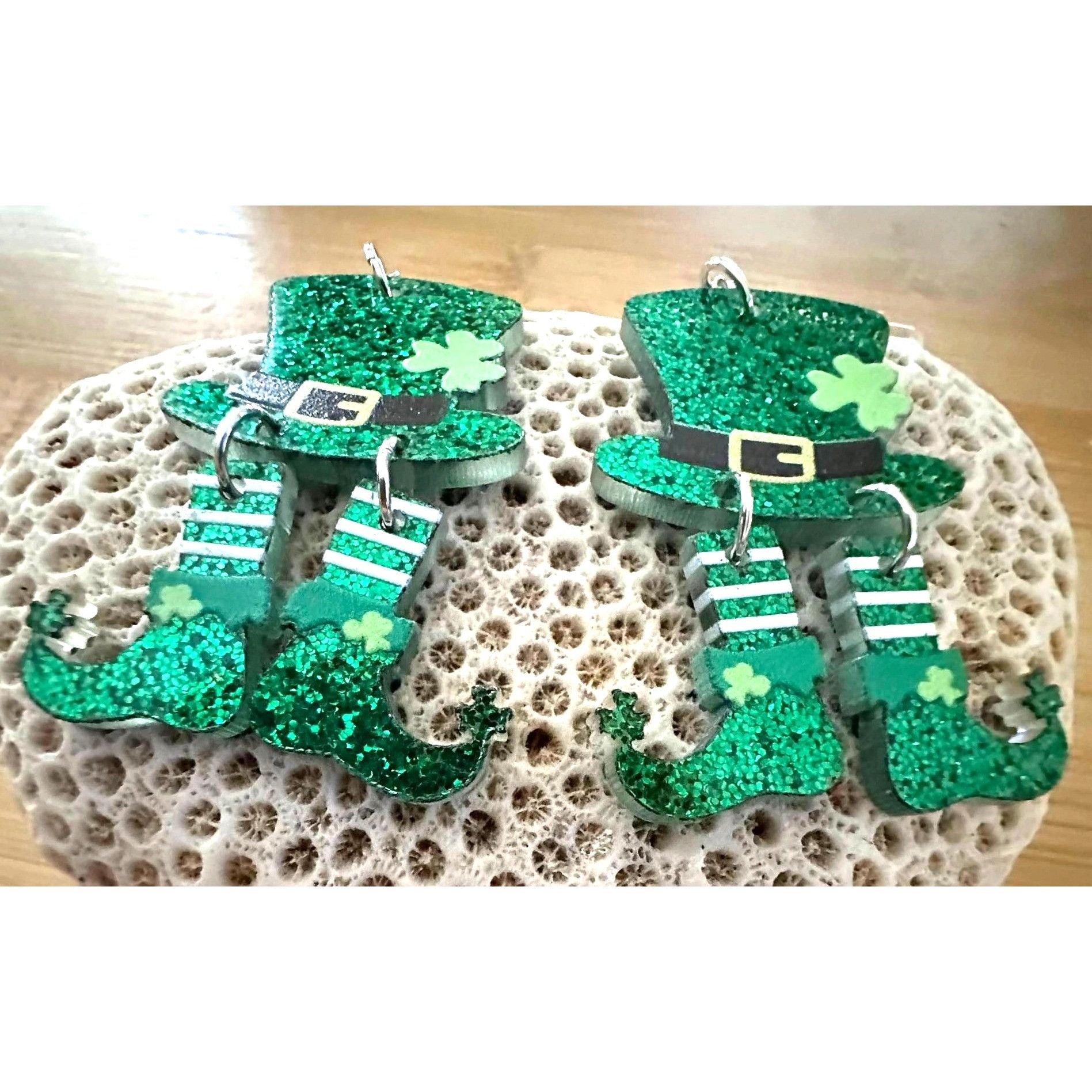 Handmade St Patricks Day Earrings Dangling Wiggly Legs Leprechaun Hat Size ONE SIZE - 4 Thumbnail