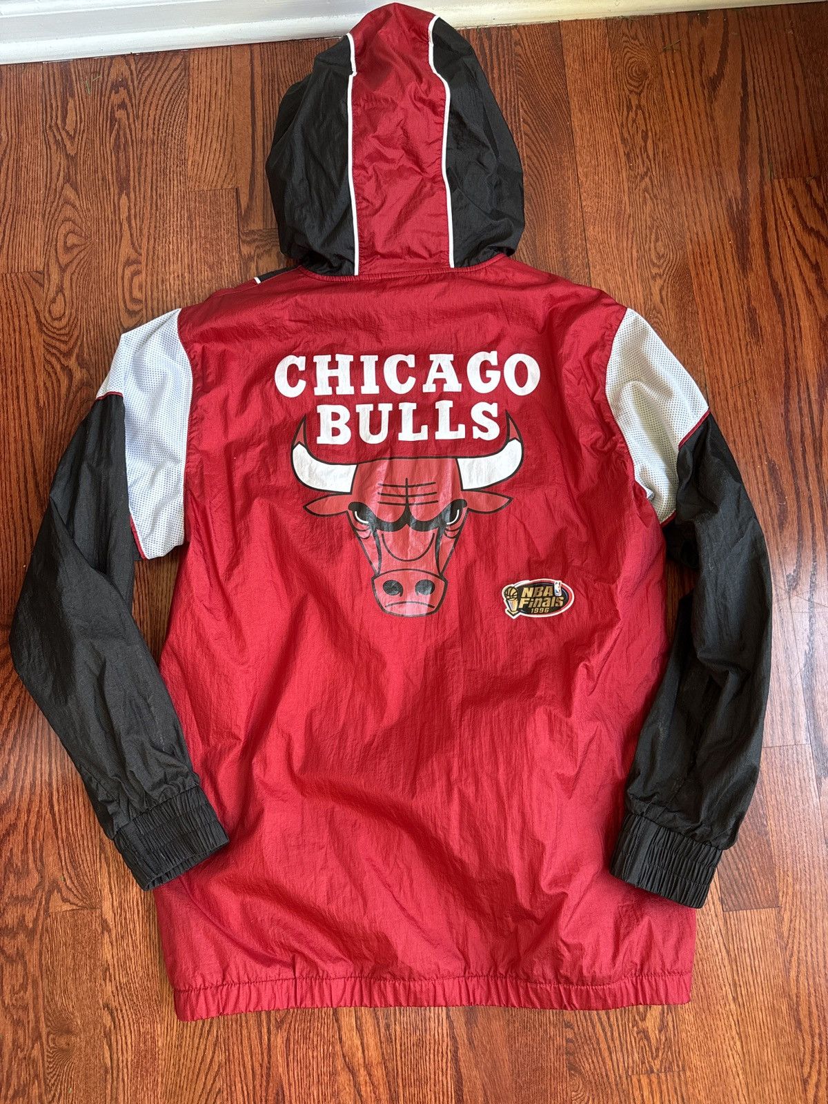 Mitchell & Ness Vintage Chicago Bulls 1996 NBA Finals Windbreaker Size US L / EU 52-54 / 3 - 2 Thumbnail