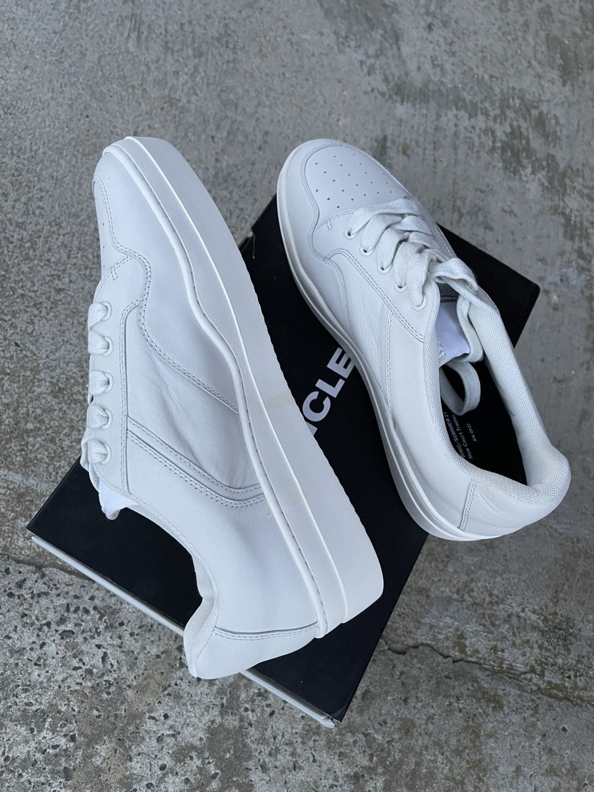 Article No. BRAND NEW 0922 White Low Top Sneakers Size US 9 / EU 42 - 7 Thumbnail